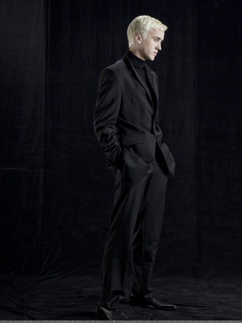 Draco Malfoy in abito nero, 774x1032 Verticale, OnePlus