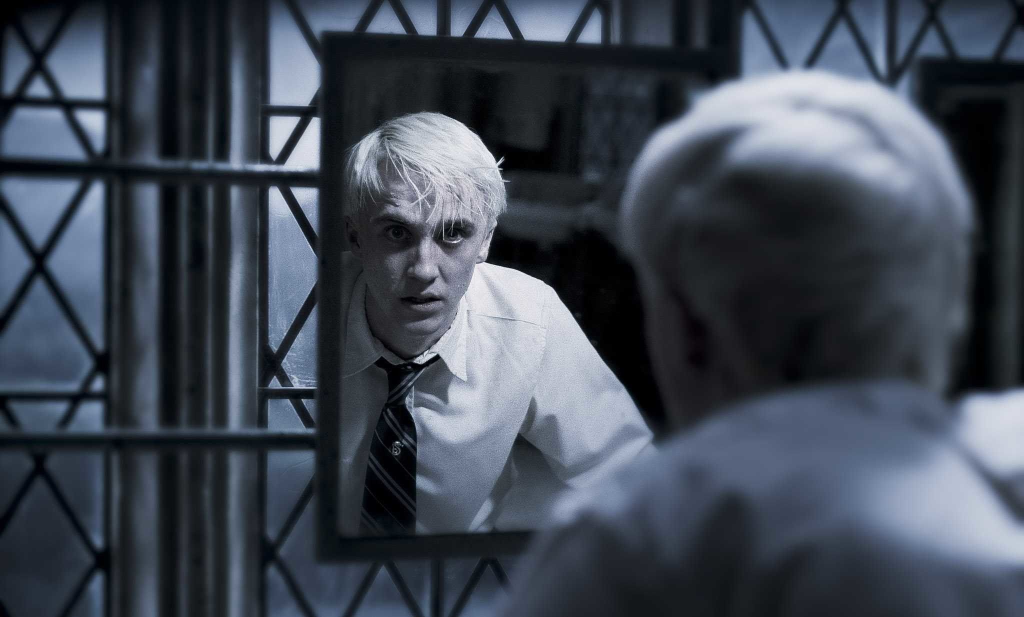 Draco Malfoy davanti allo specchio, 2048x1234 2K, Desktop