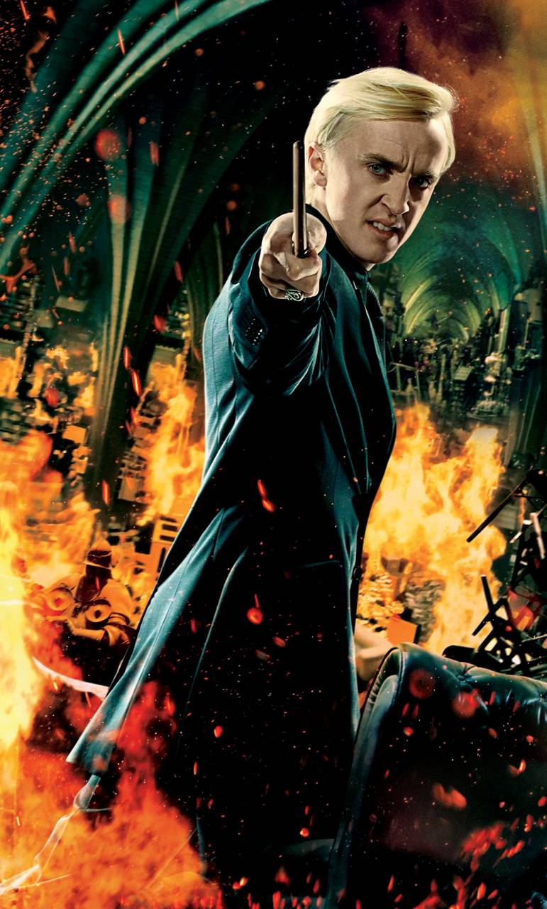 Draco Malfoy con bacchetta, fiamme, 771x1280 Verticale, Mobile