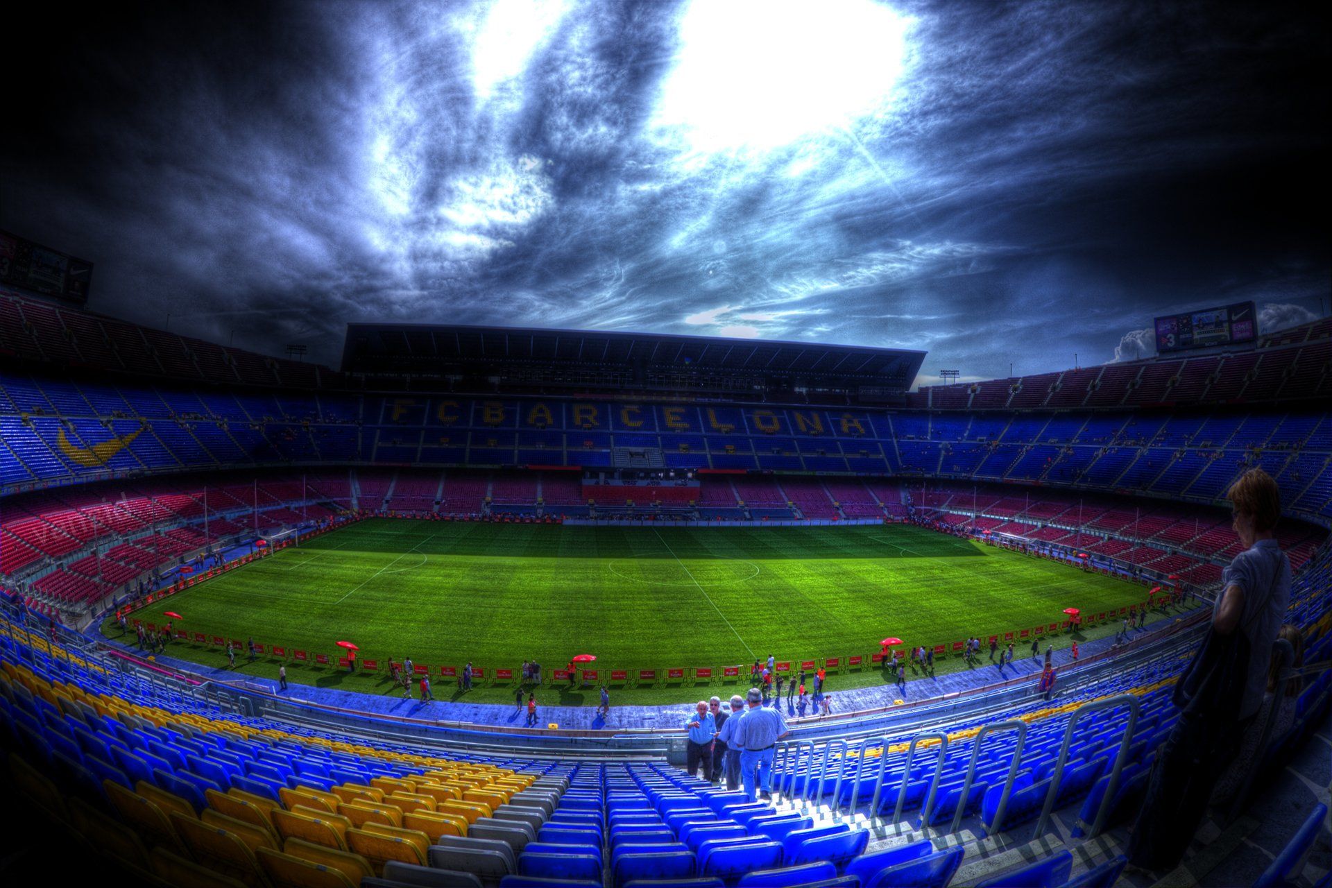Stadio calcio cielo drammatico, 1920x1280 Full HD+, PC