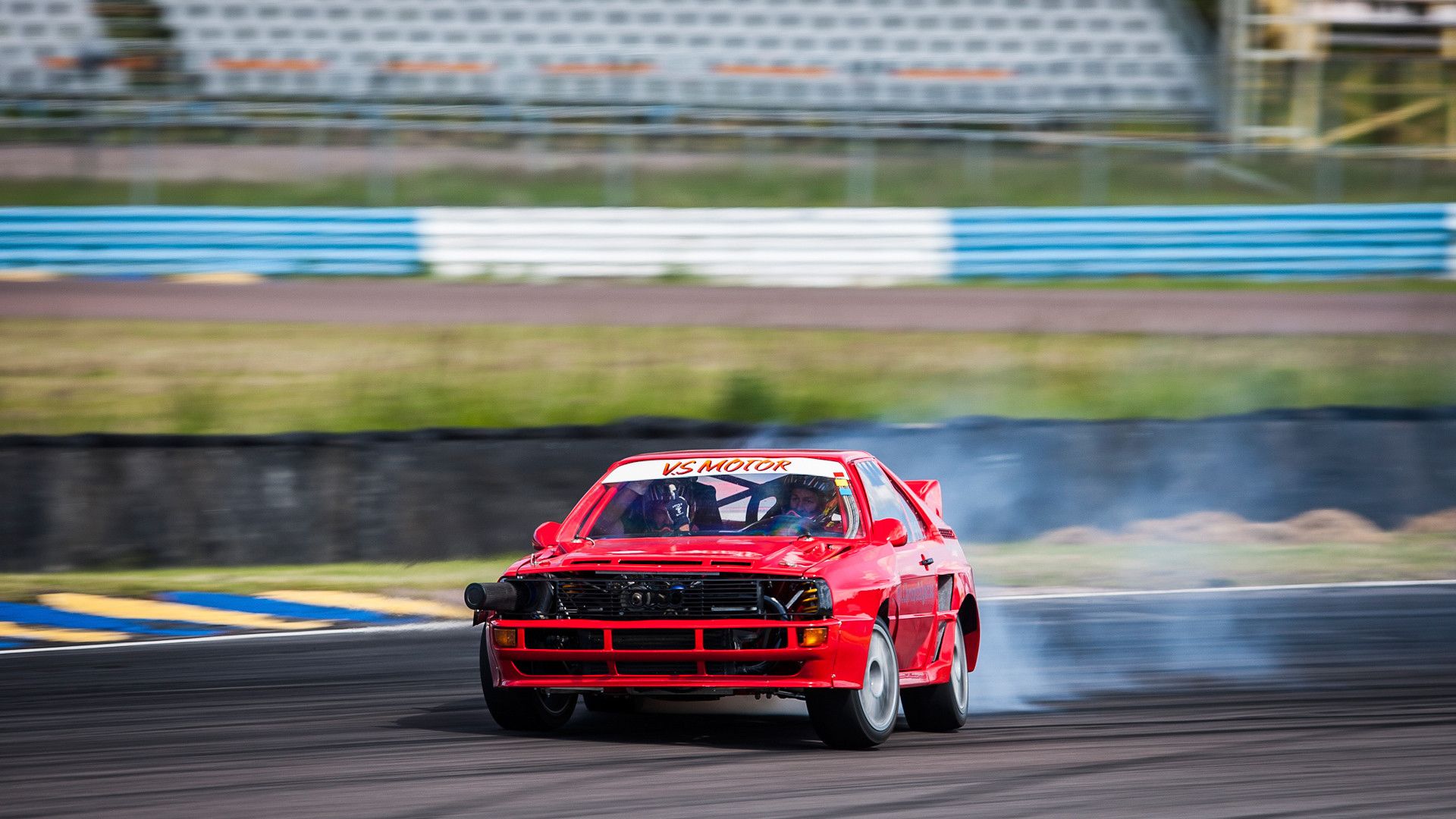 Auto rossa in drift pista, 1920x1080 Full HD 1080p, PC Desktop