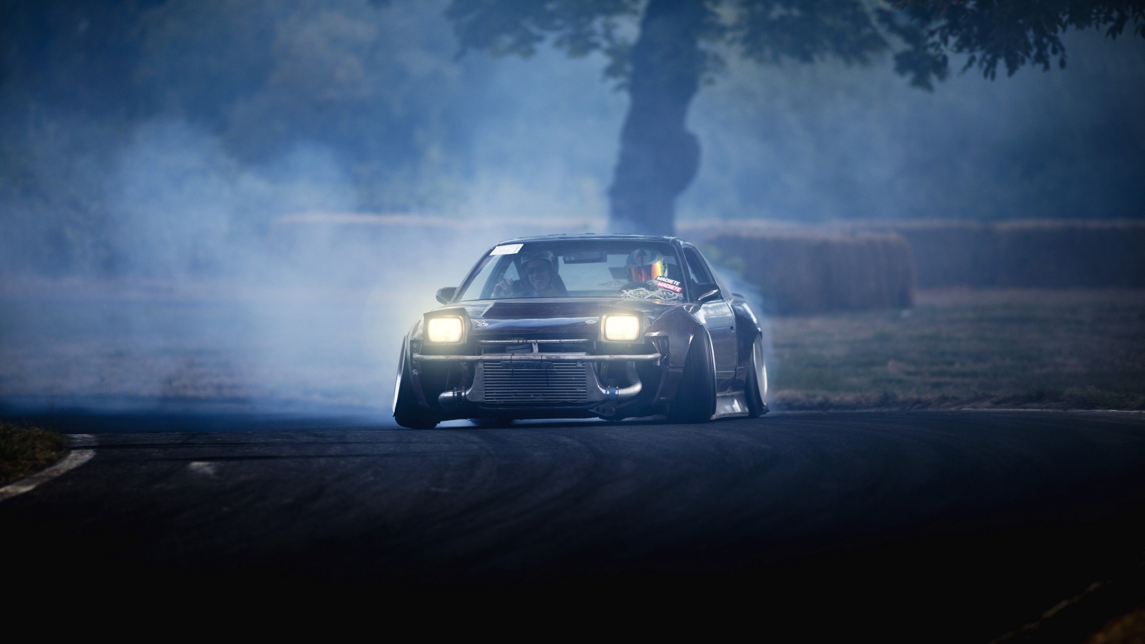 Auto in drift con fumo, 3840x2160 4K, Desktop 4K