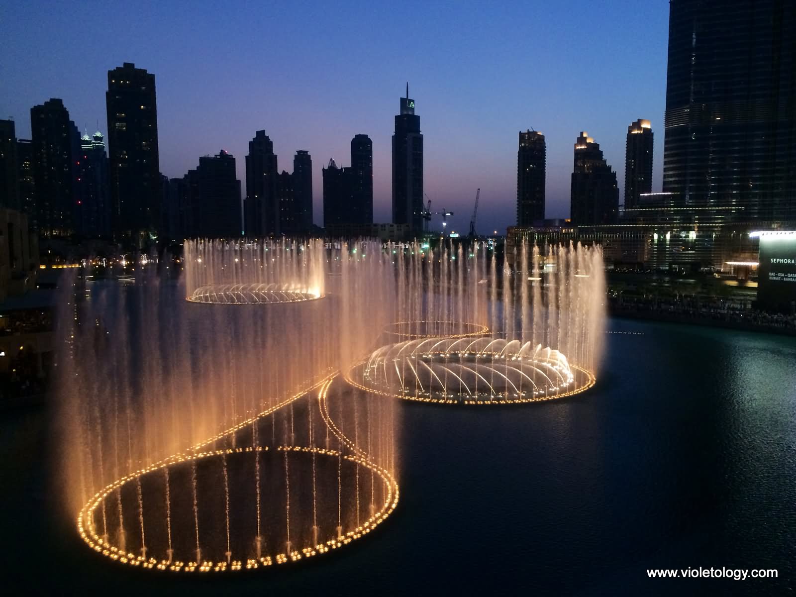 Fontana di Dubai illuminata, 1600x1200 900p, Laptop