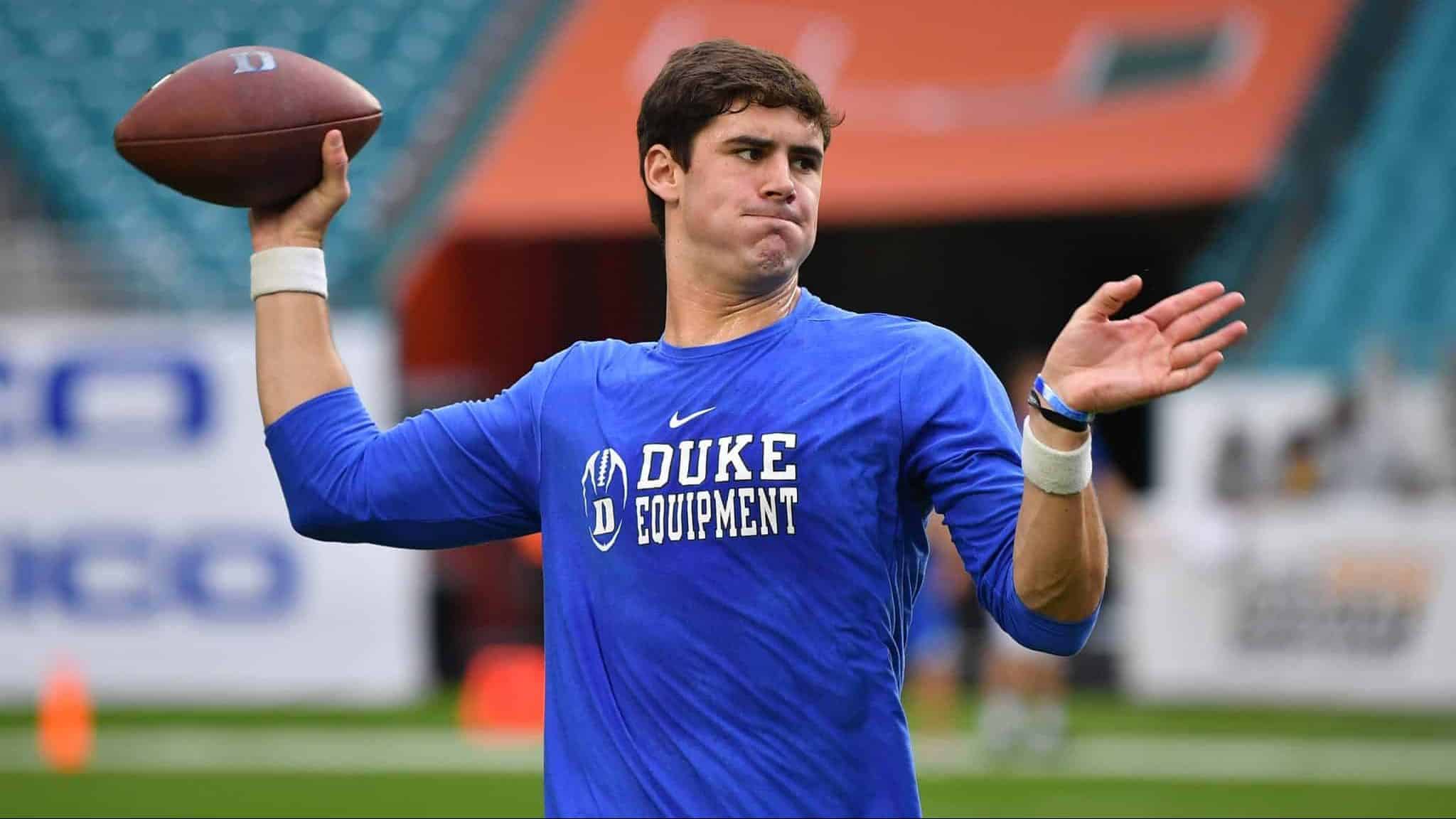 Giocatore football maglia Duke blu, 2048x1152 2K, Laptop