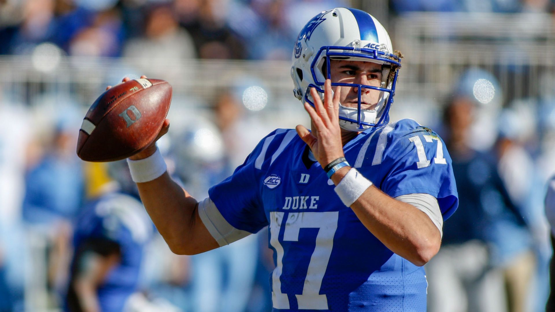 Quarterback Duke football lancia palla, 1920x1080 Full HD 1080p, Desktop
