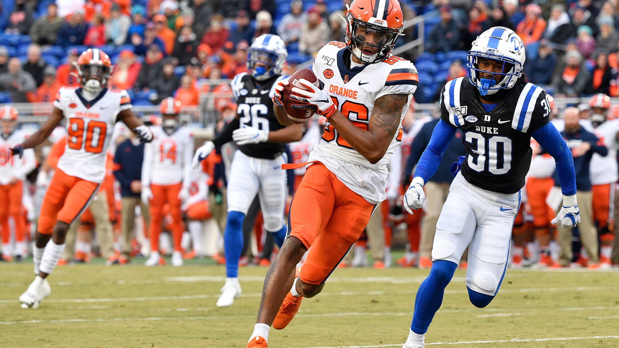 Giocatore football americano Buccaneers corsa, 1920x1080 Full HD, Laptop