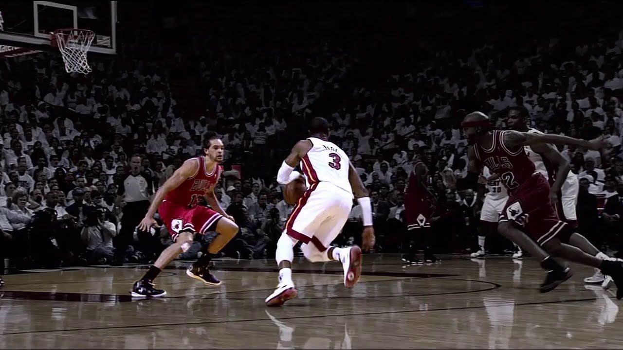 Giocatore NBA schiaccia su avversario, 1000x1200 Full HD Verticale, Smartphone