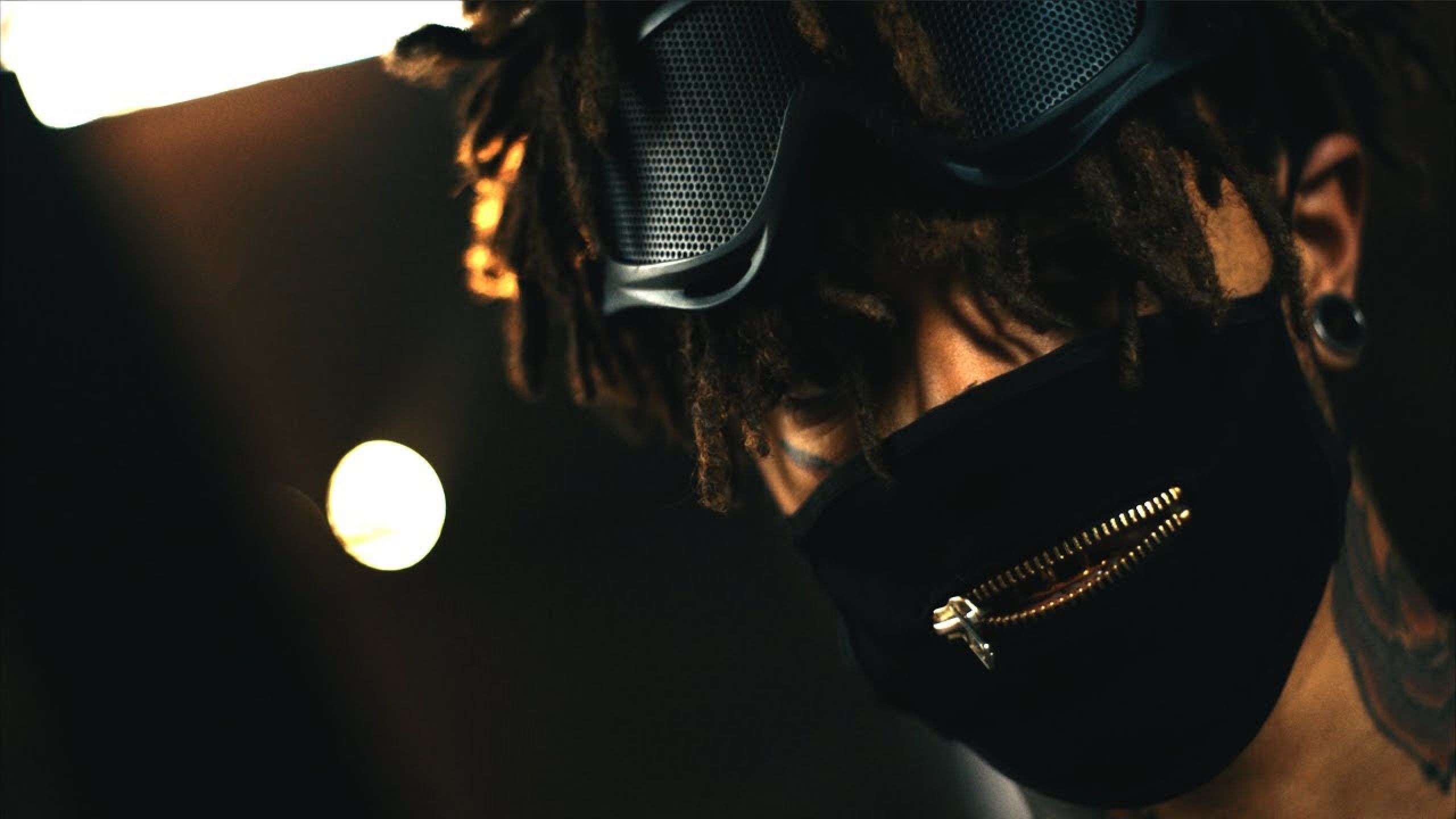 Uomo con maschera nera dreadlocks, 1920x1080 Full HD, PC
