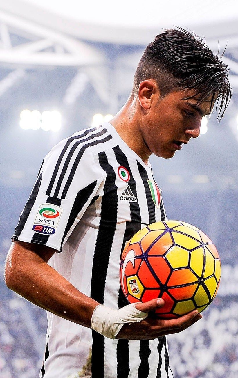 Dybala Juventus con pallone, 820x1299 Verticale, Telefono