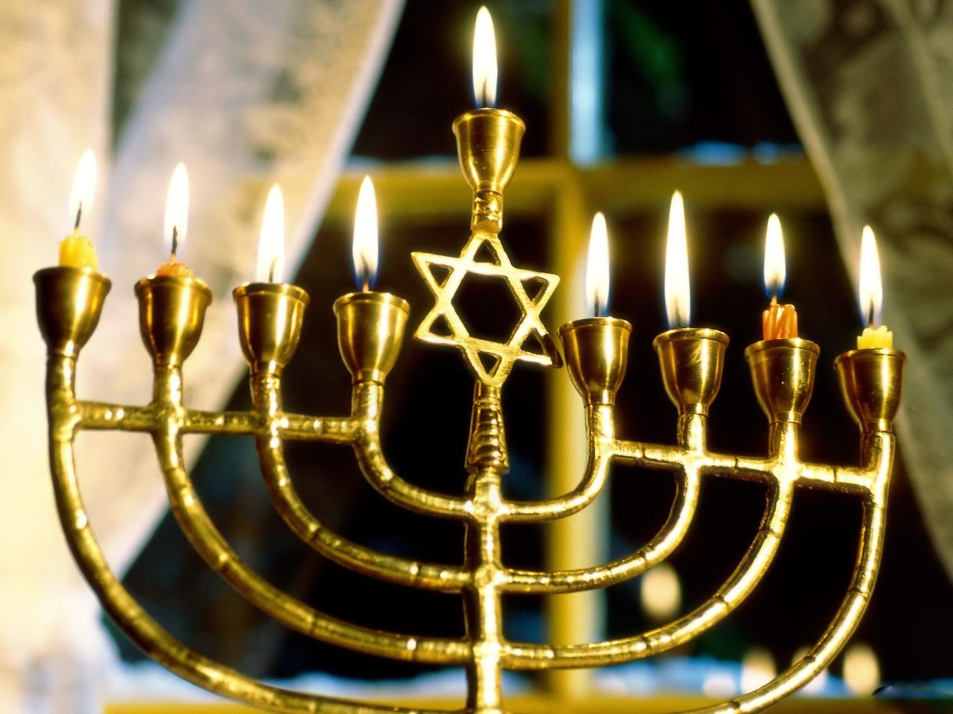 Menorah dorata con candele, 1920x1440 WUXGA, PC Desktop