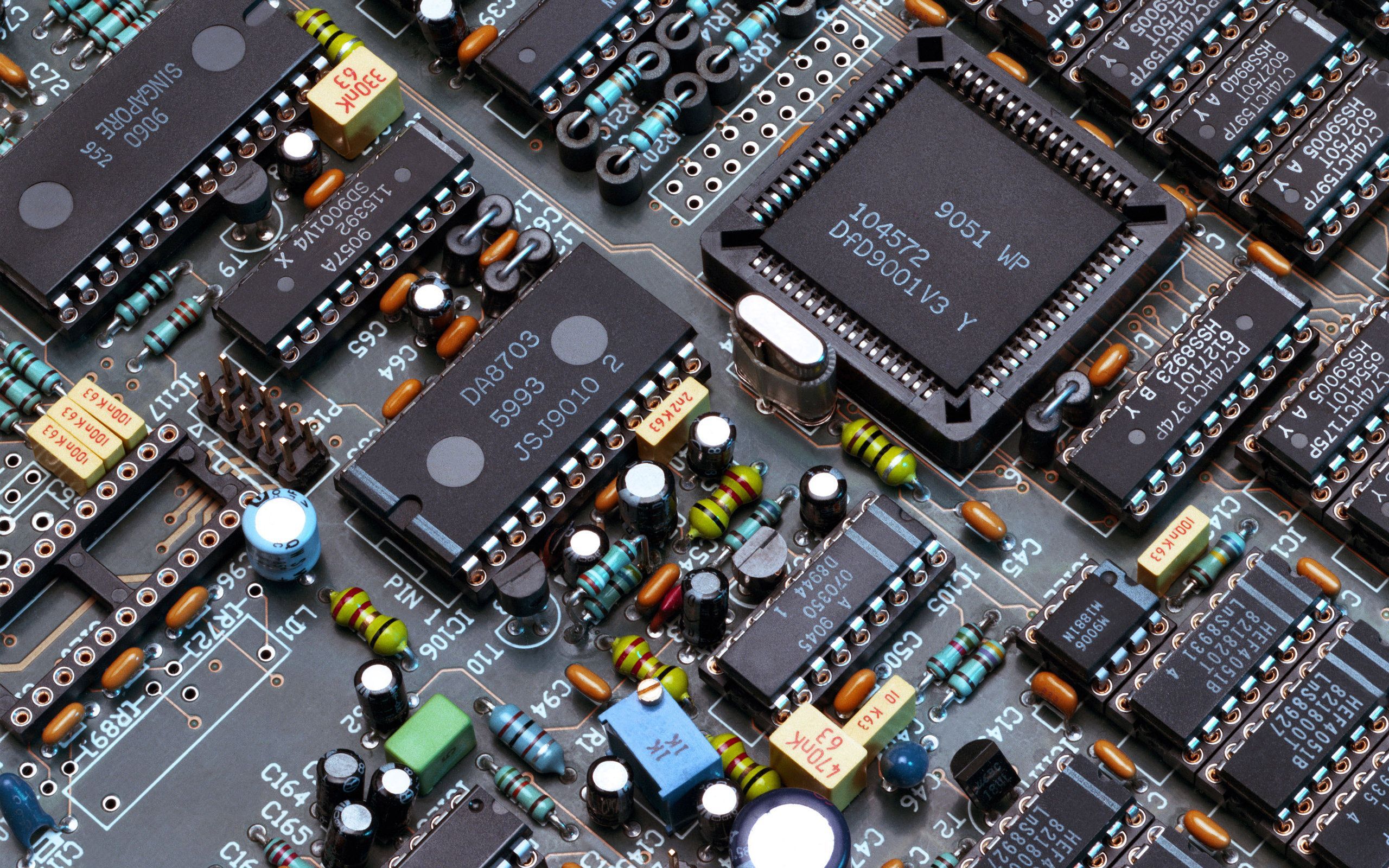 Circuito elettronico con chip, 2560x1600 2K+, Desktop
