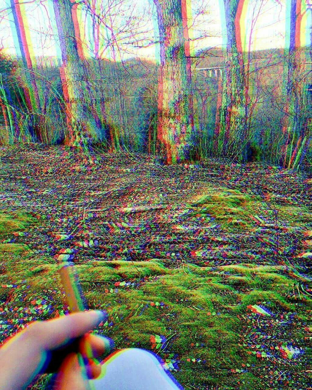 Sigaretta in mano, effetto glitch RGB, 1024x1280 Verticale, Telefono
