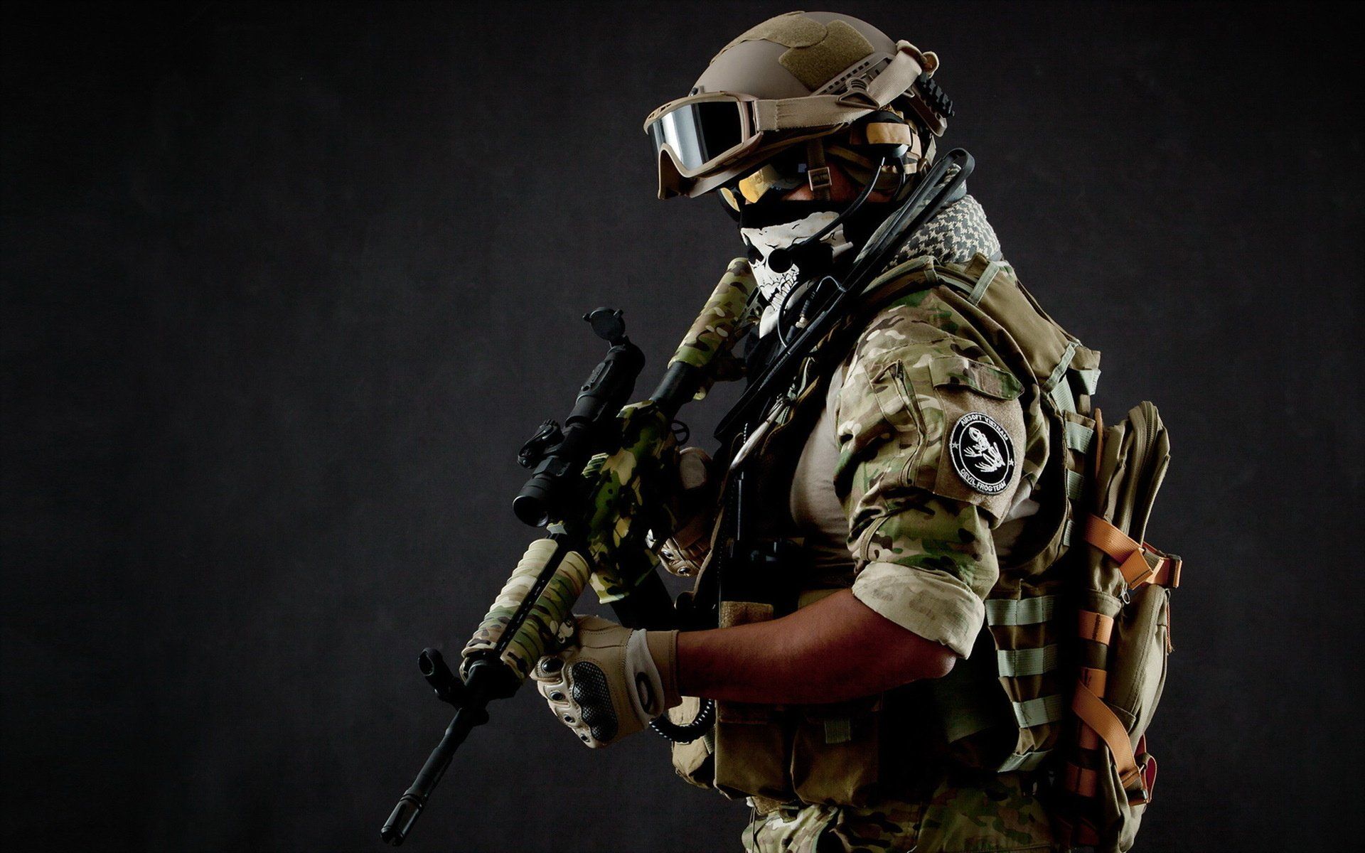 Soldato militare con fucile, 1920x1200 Full HD+ WUXGA, Laptop