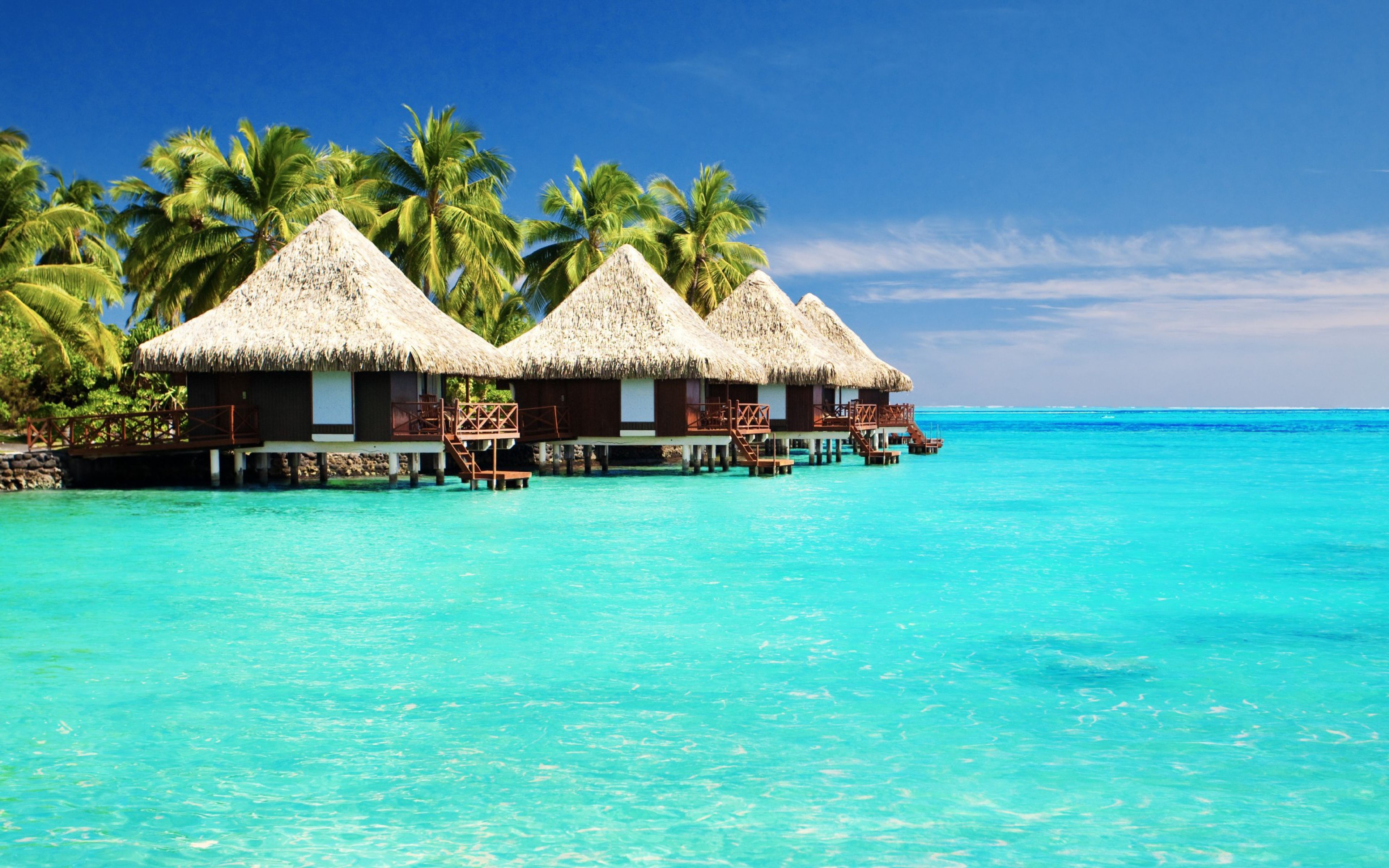 Bungalow tropicali sull'acqua turchese, 3840x2400 UHD, PC 4K