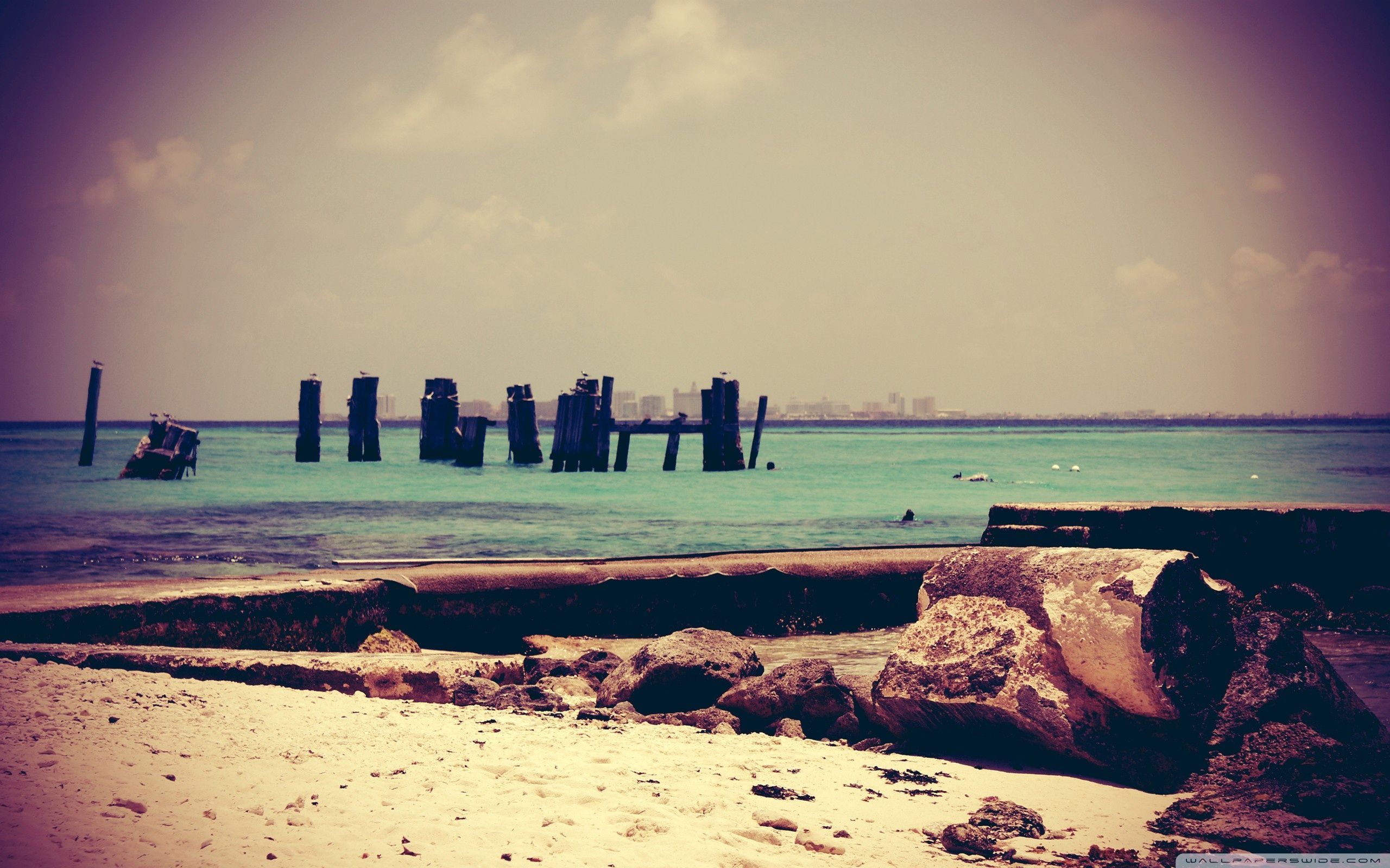 Spiaggia vintage con molo, 2560x1600 2K, Desktop