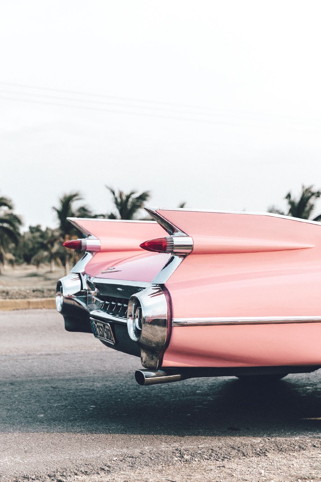 Auto rosa vintage con pinne, 1050x1575 Verticale, Mobile