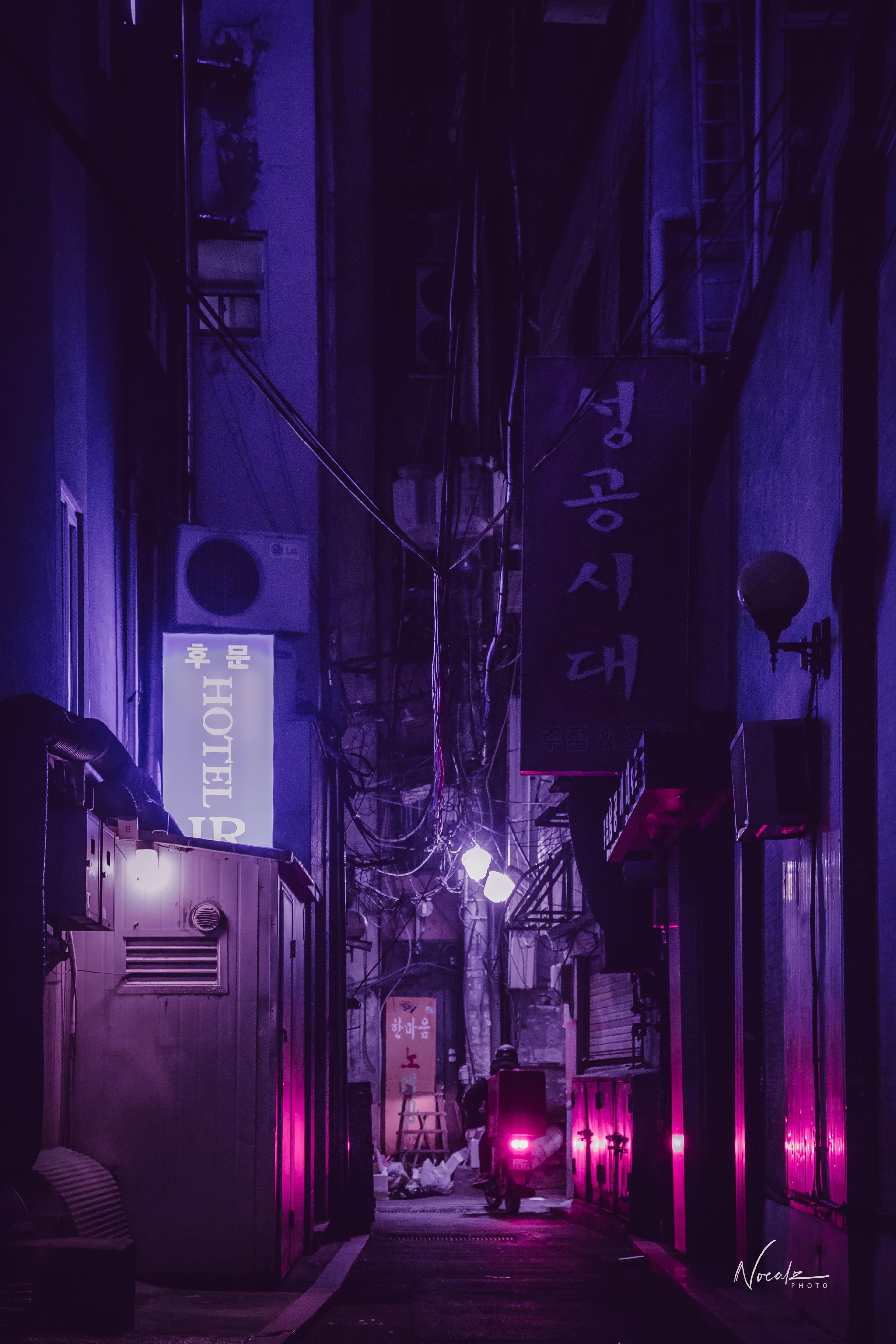 Vicolo notturno neon viola Seoul, 3840x5760 Verticale, Mobile