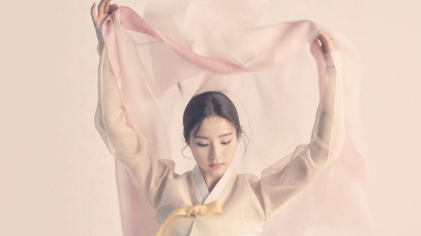 Donna in hanbok rosa, 1366x768 HD, Desktop