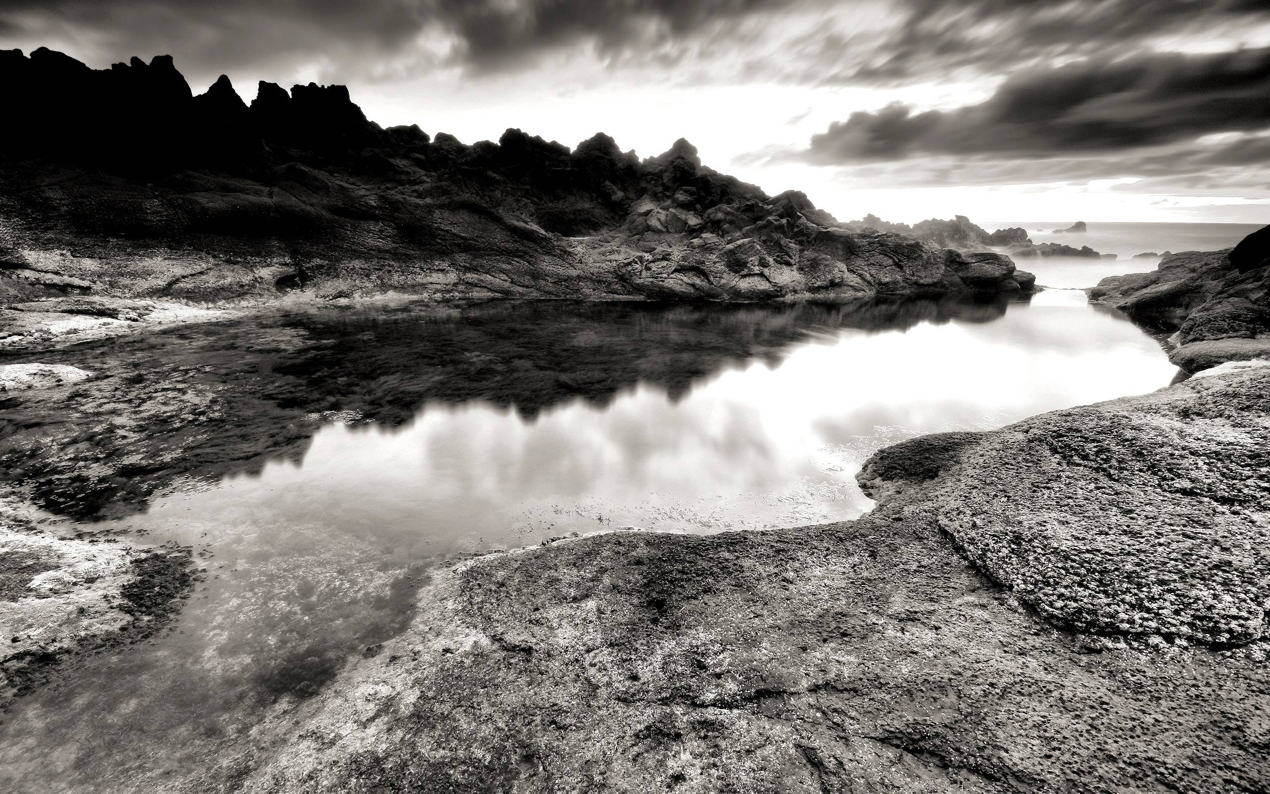 Costa rocciosa bianco e nero, 2560x1600 2K+, Desktop