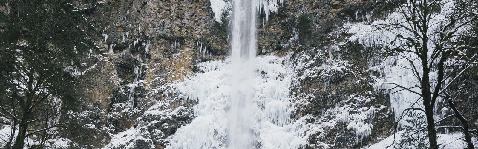 Cascata ghiacciata invernale, 1600x500 21:9, Ultrawide