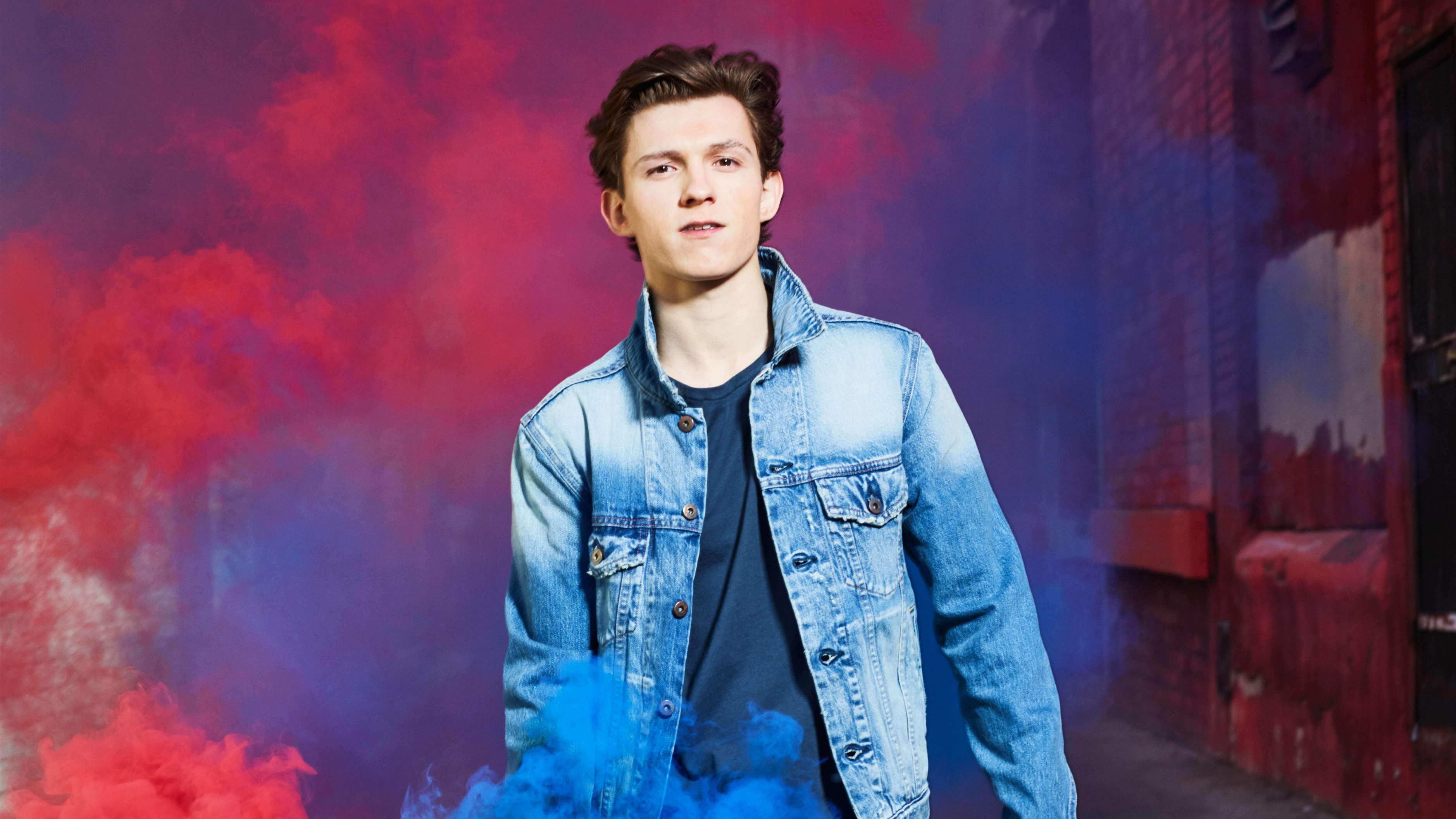 Tom Holland fumo rosso blu, 3757x2113 2K, Desktop
