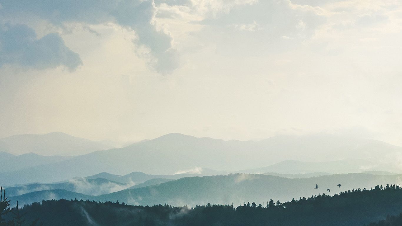 Montagne nebbiose all'alba, 1366x768 HD, Desktop