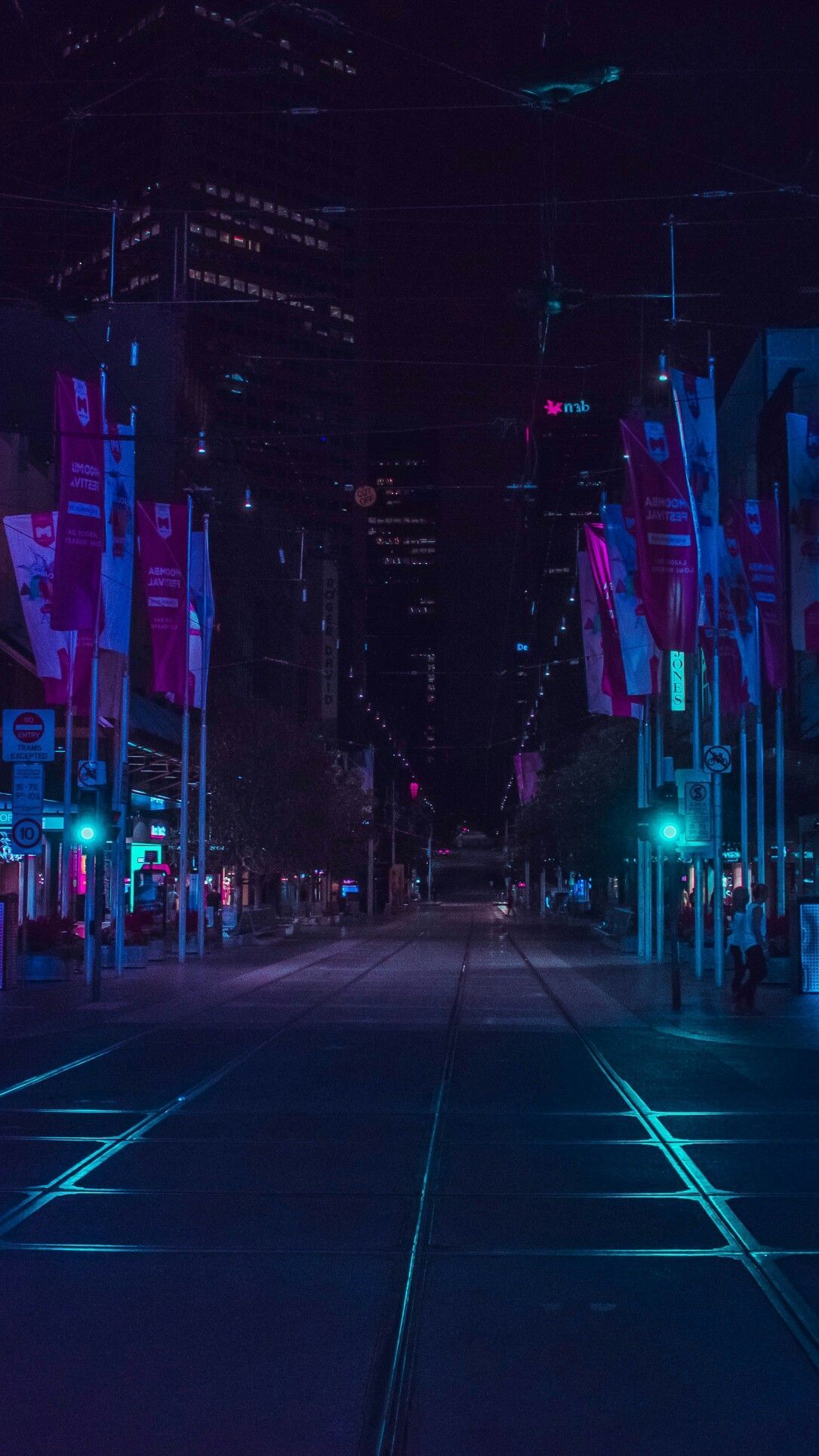 Strada cittadina notturna neon, 1085x1929 Verticale, POCO