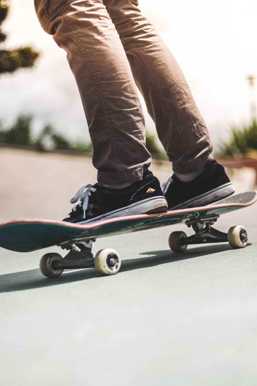 Skater handstand in skate park, 1240x1521 Full HD Verticale, iPhone