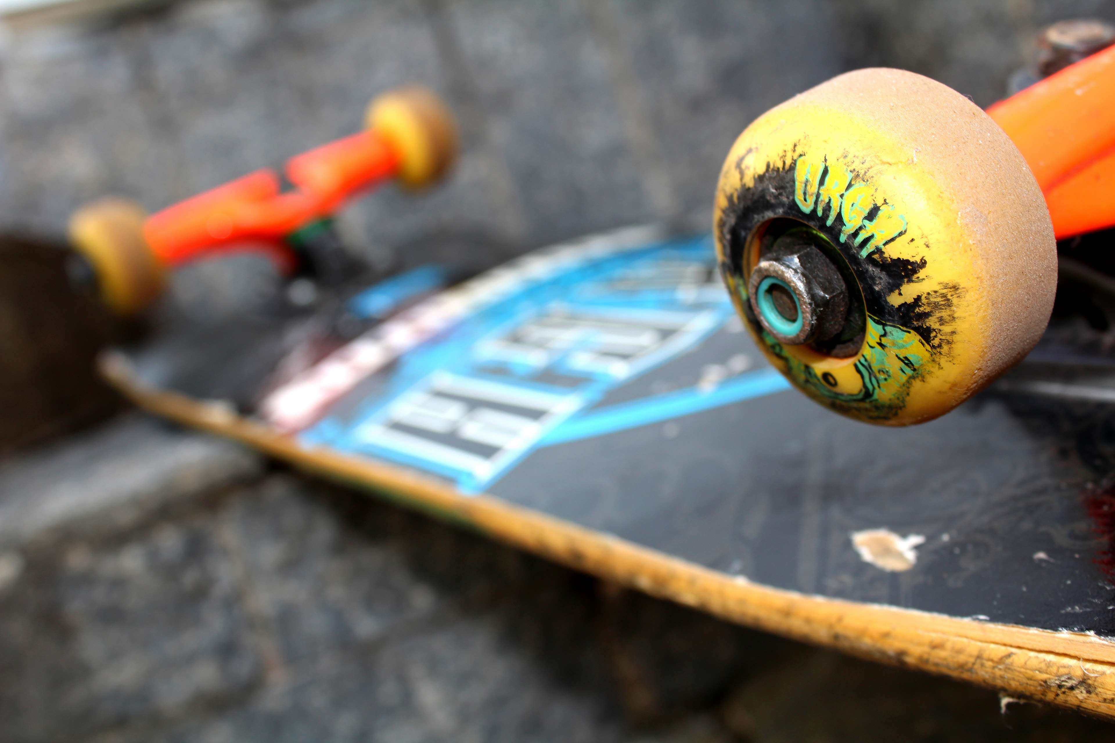 Skateboard su asfalto colorato, 1920x1080 1080p, Desktop