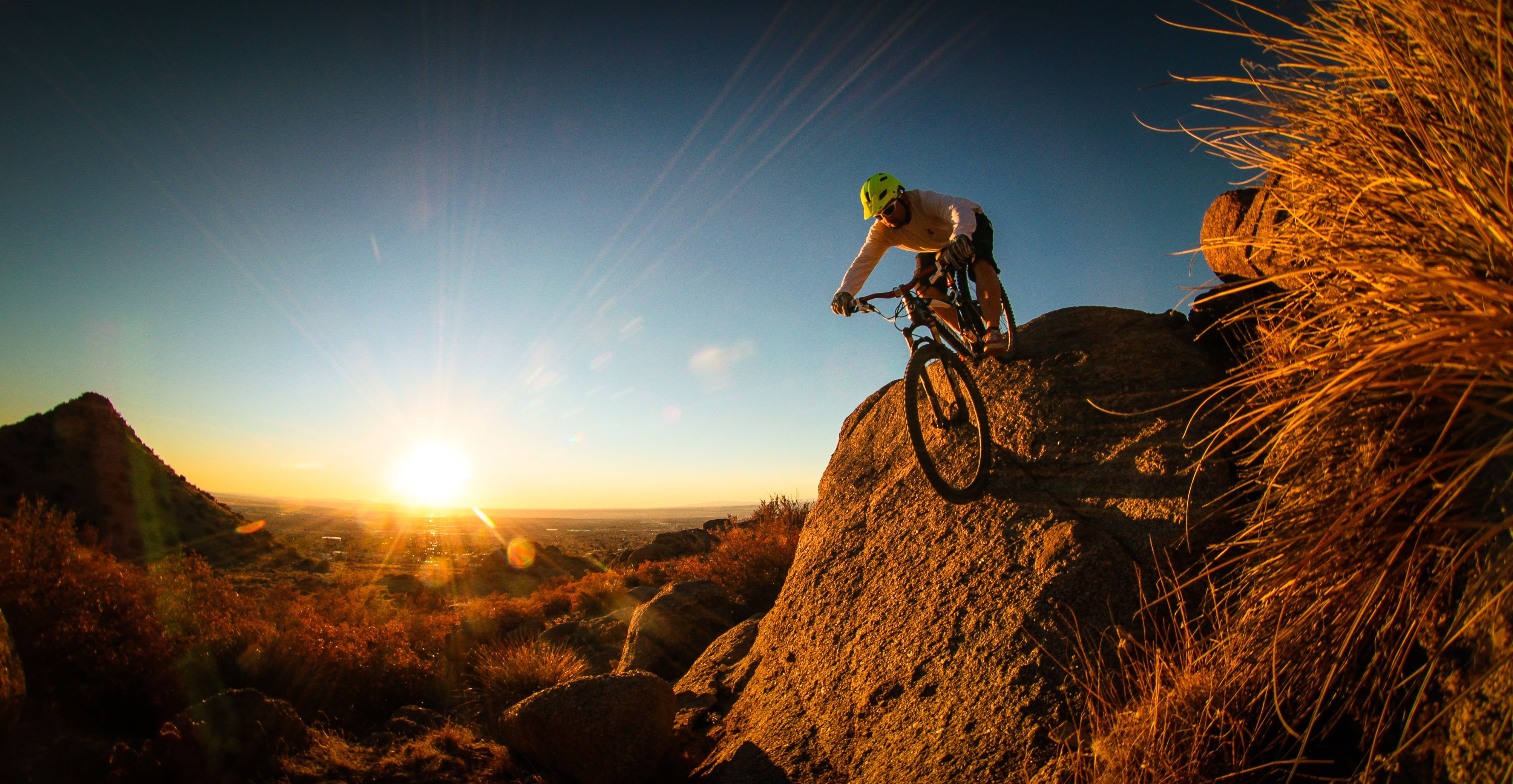 Ciclista mountain bike su roccia, 4013x2081 Ultra HD, PC
