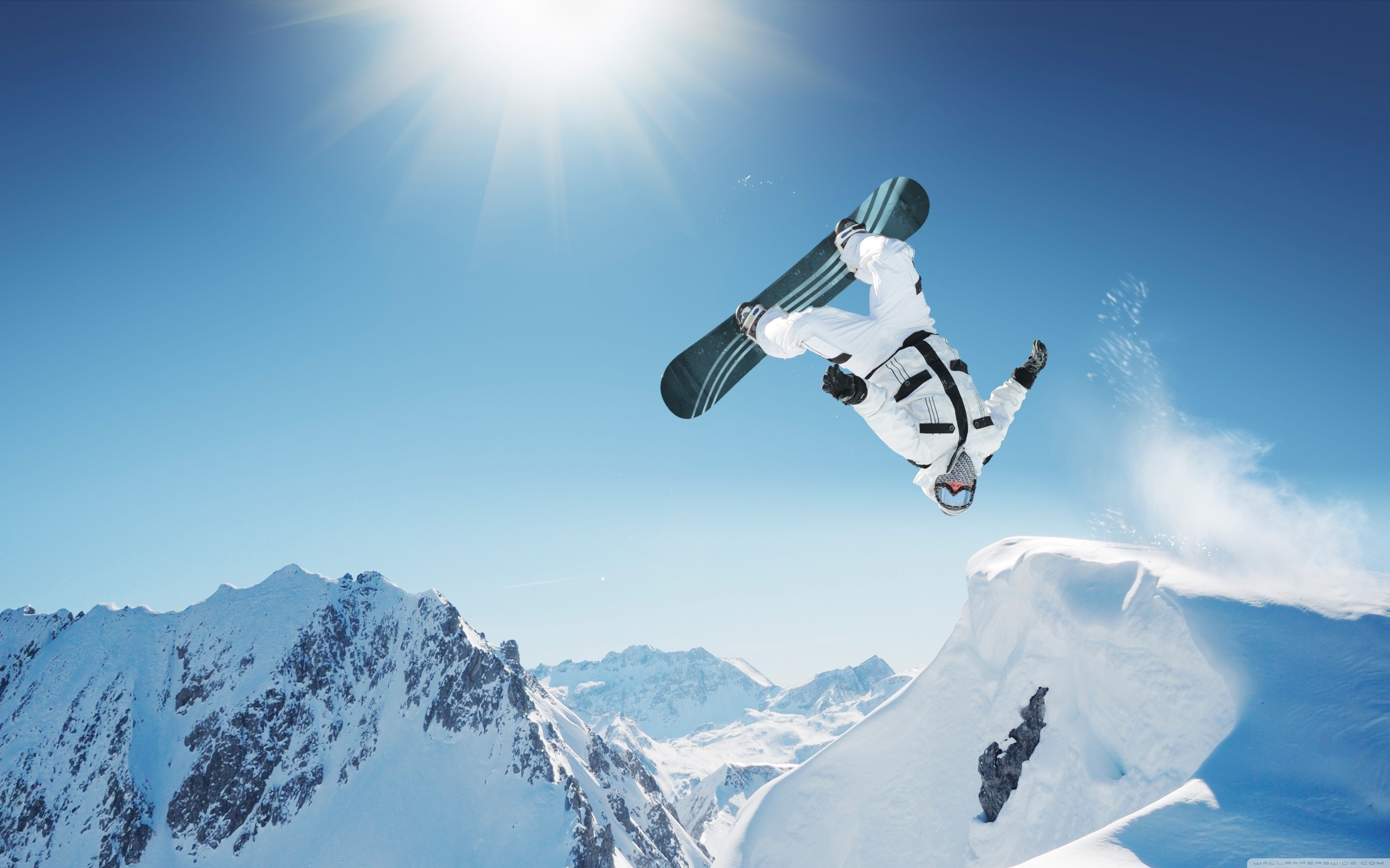 Snowboarder salto montagna neve, 3840x2400 Ultra HD, PC