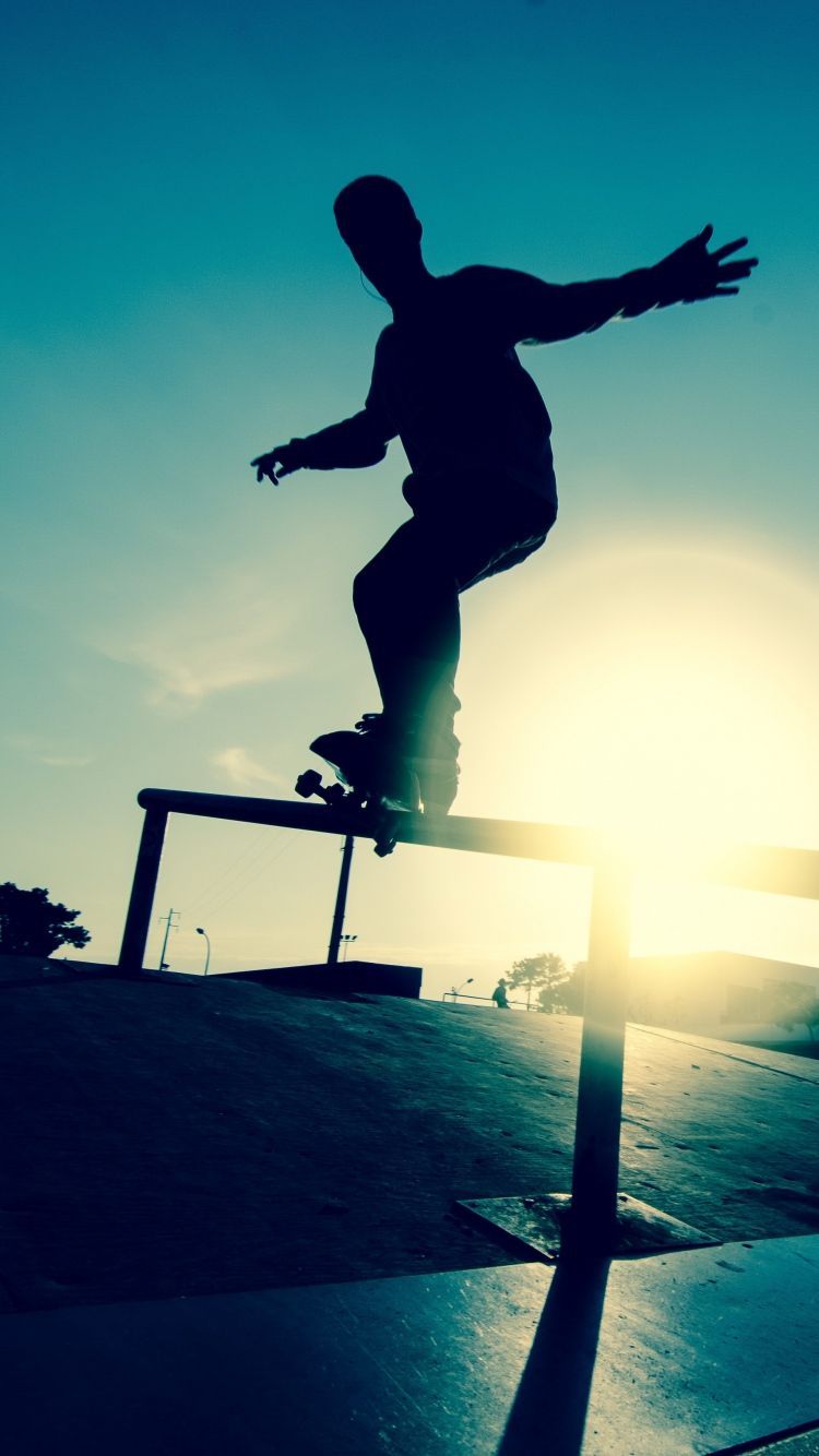 Skateboarder silhouette al tramonto, 750x1334 Full HD Verticale, iPhone