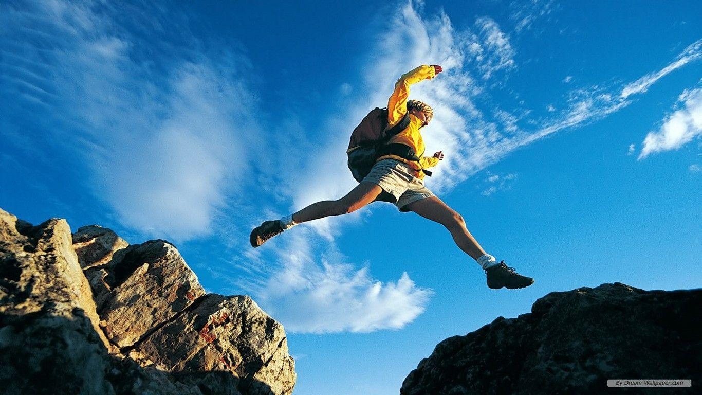 Uomo salto tra rocce, 1366x768 HD, Desktop