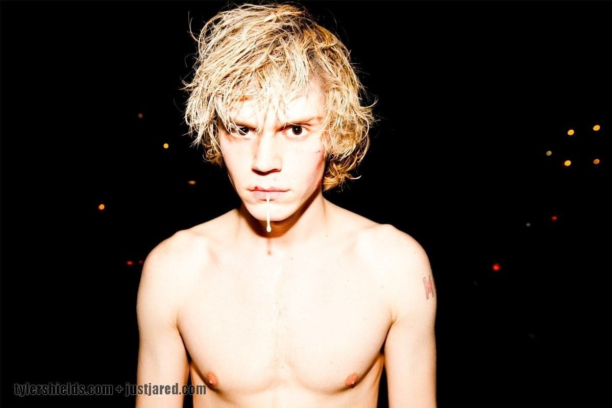 Evan Peters in scale abbandonate, 1920x1200 WUXGA, Desktop
