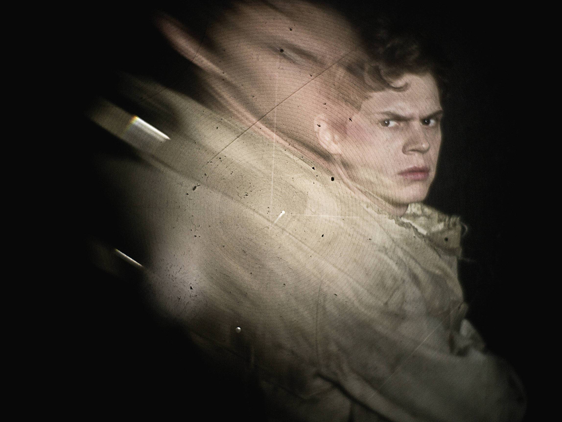 Evan Peters ritratto elegante, 1920x1080 1080p, PC