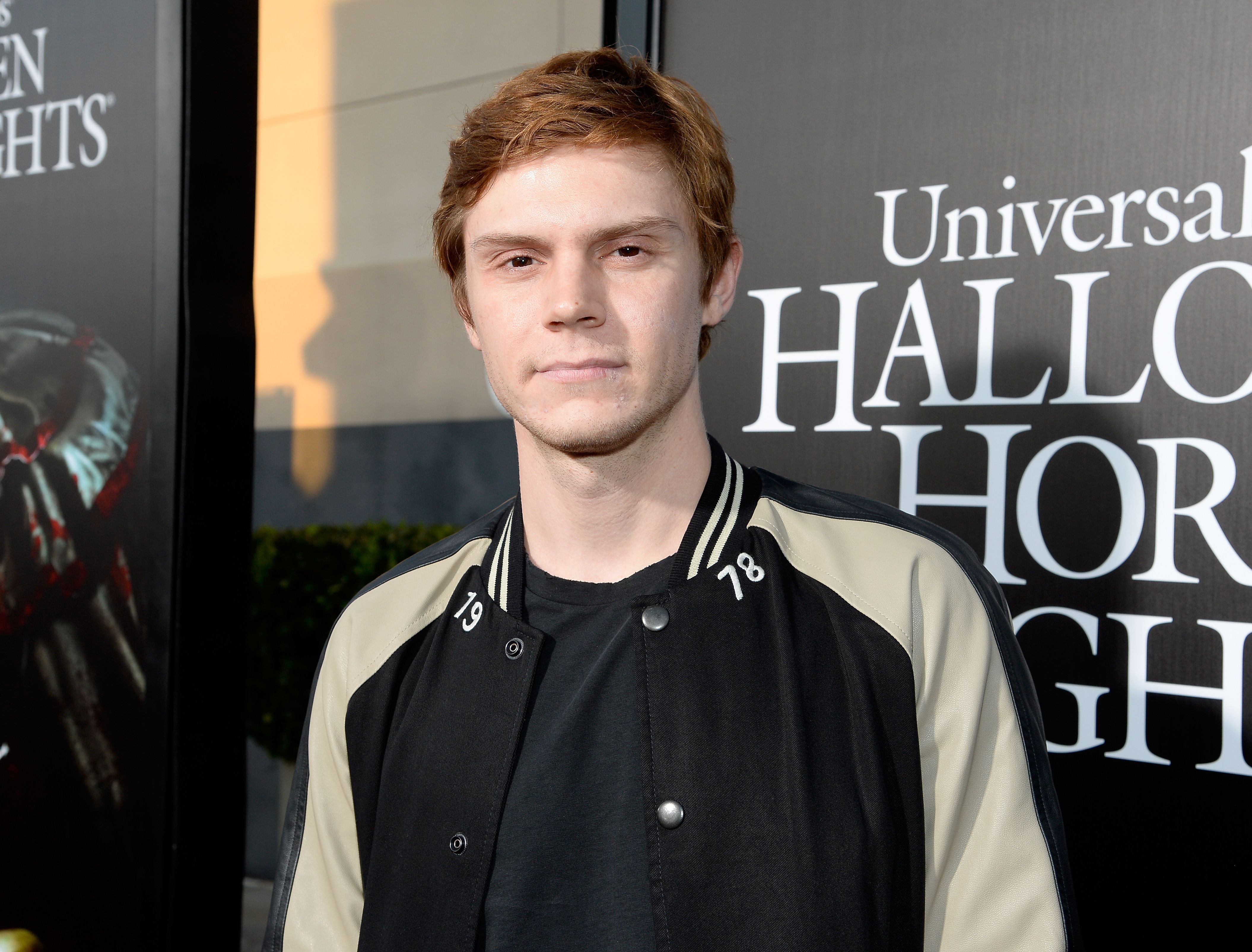 Evan Peters attore ritratto scuro, 2296x1724 alta risoluzione, Desktop