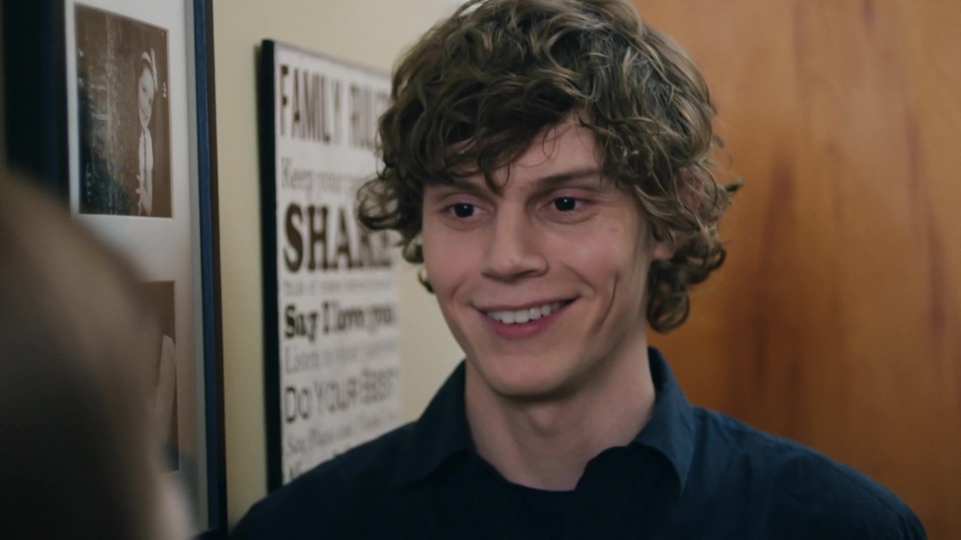 Evan Peters ritratto stanza, 1920x1200 WUXGA, PC