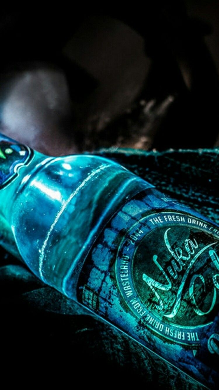 Bottiglia Nuka-Cola blu luminosa, 750x1334 Full HD Verticale, Smartphone