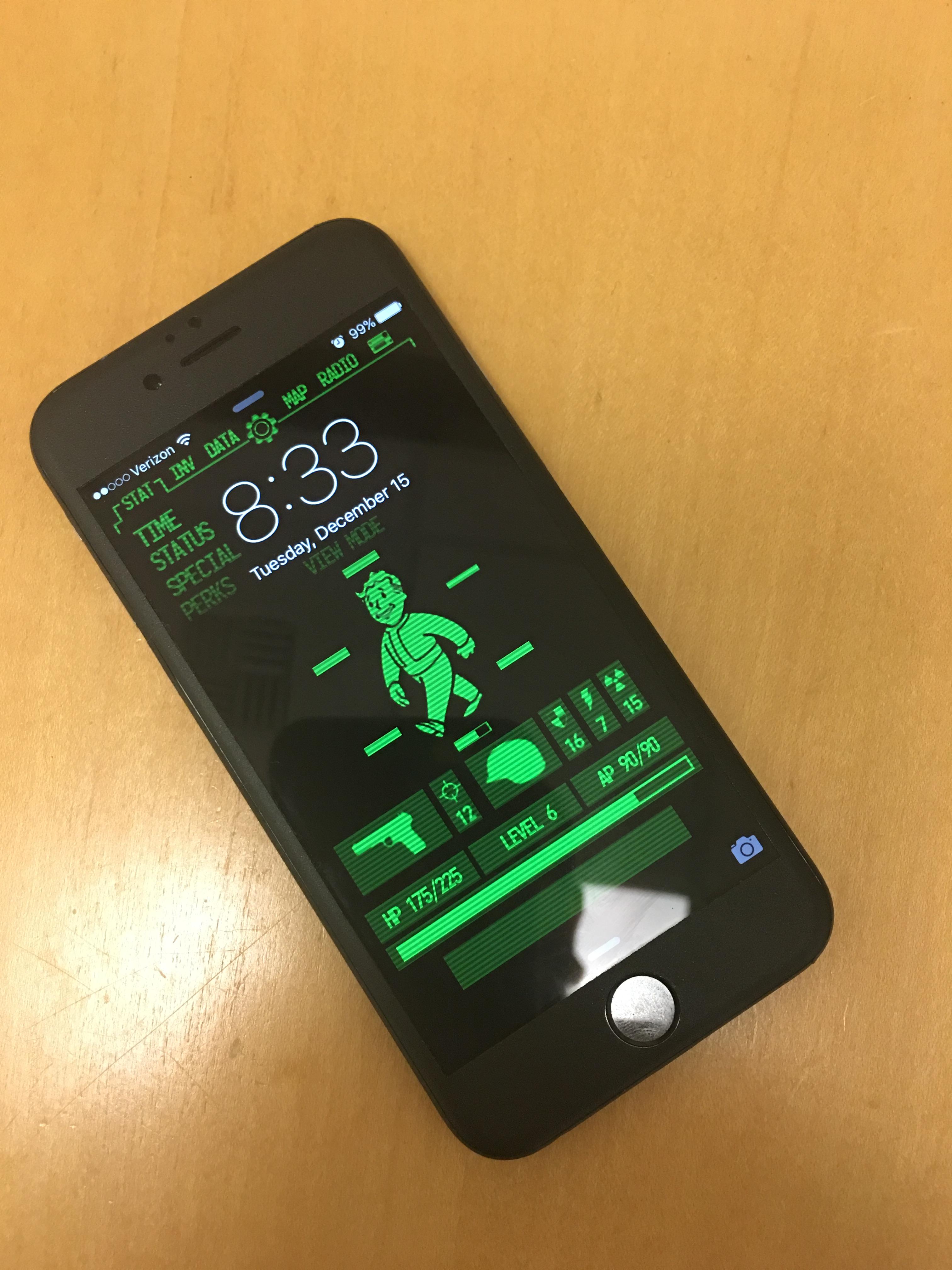 iPhone con Pip-Boy Fallout, 3024x4032 Verticale, Telefono
