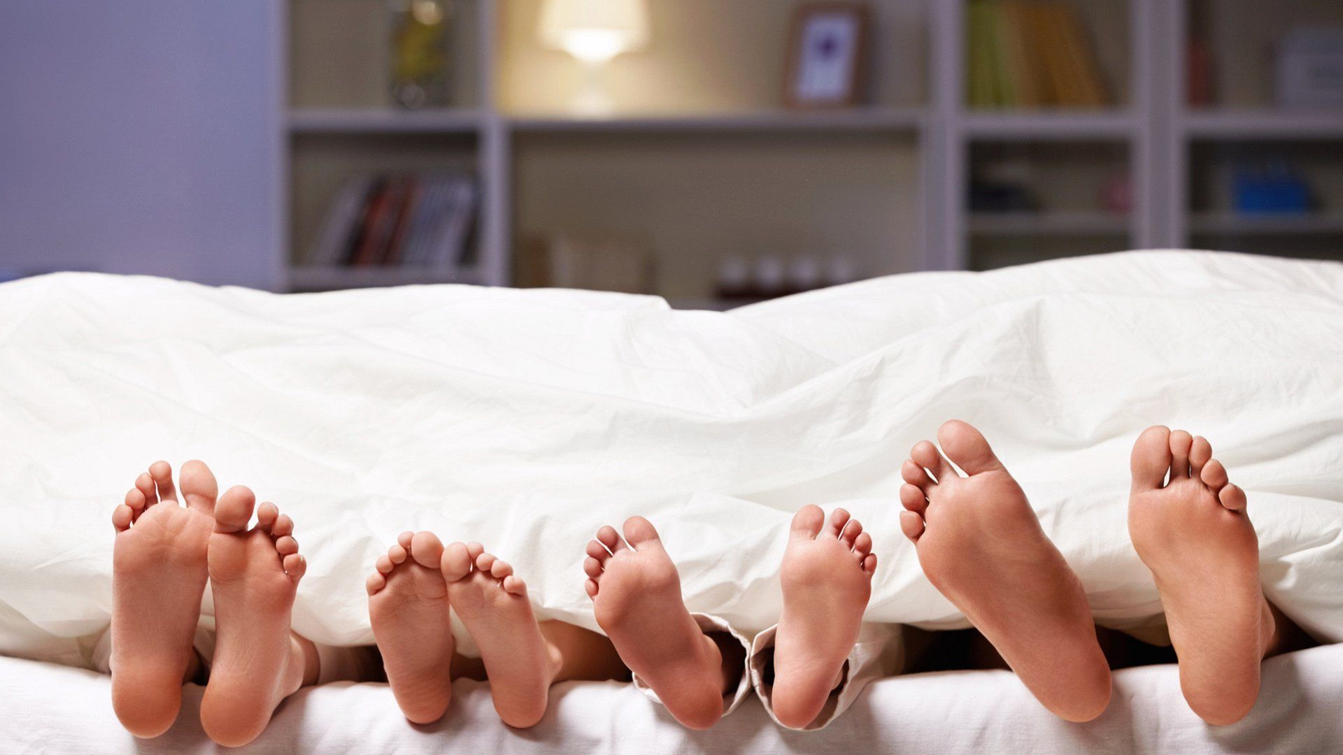 Piedi famiglia sotto lenzuolo, 1920x1080 Full HD, PC