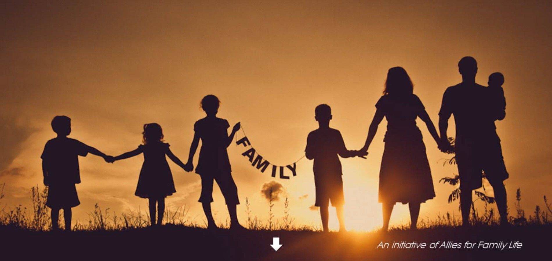 Famiglia silhouette tramonto dorato, 1900x900 HD, iMac