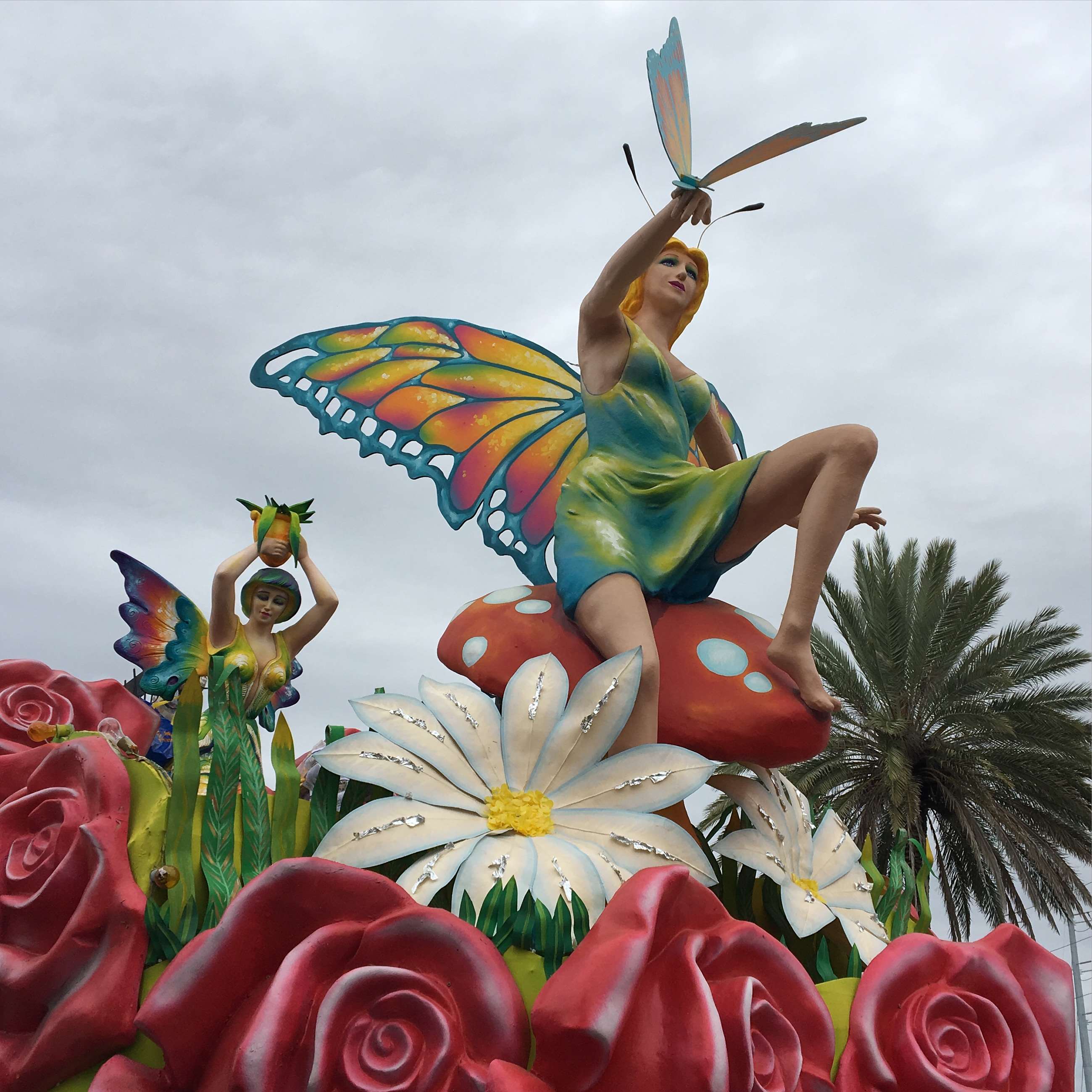 Statua fata farfalla Mardi Gras, 2599x2599 2K, Desktop