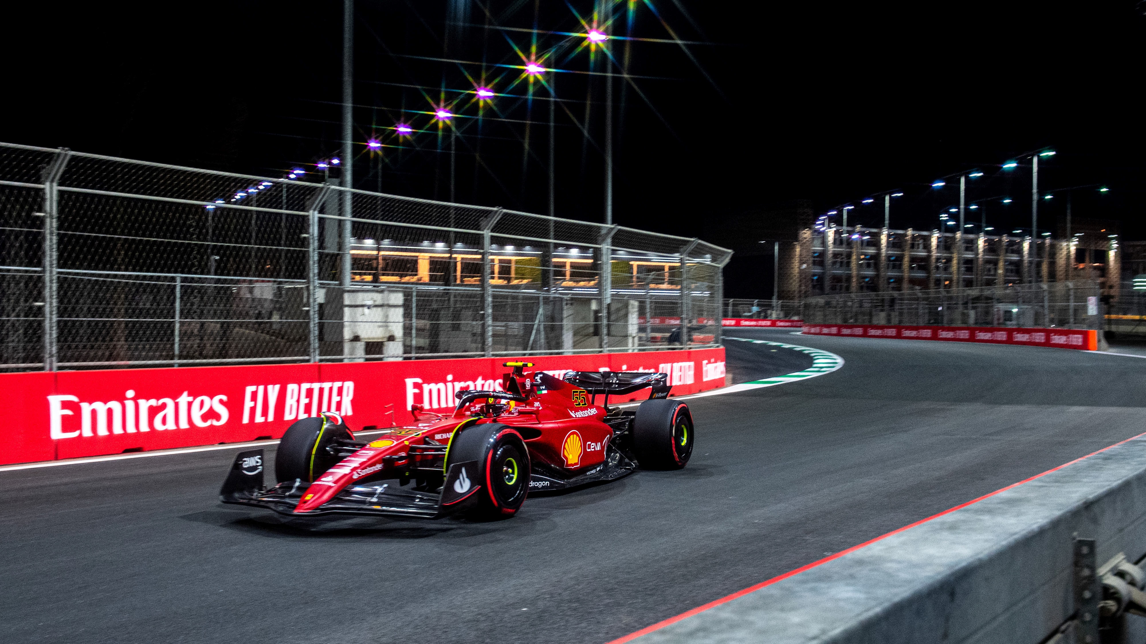 Auto Ferrari F1 su pista notturna, 4000x2250 UHD, PC 4K