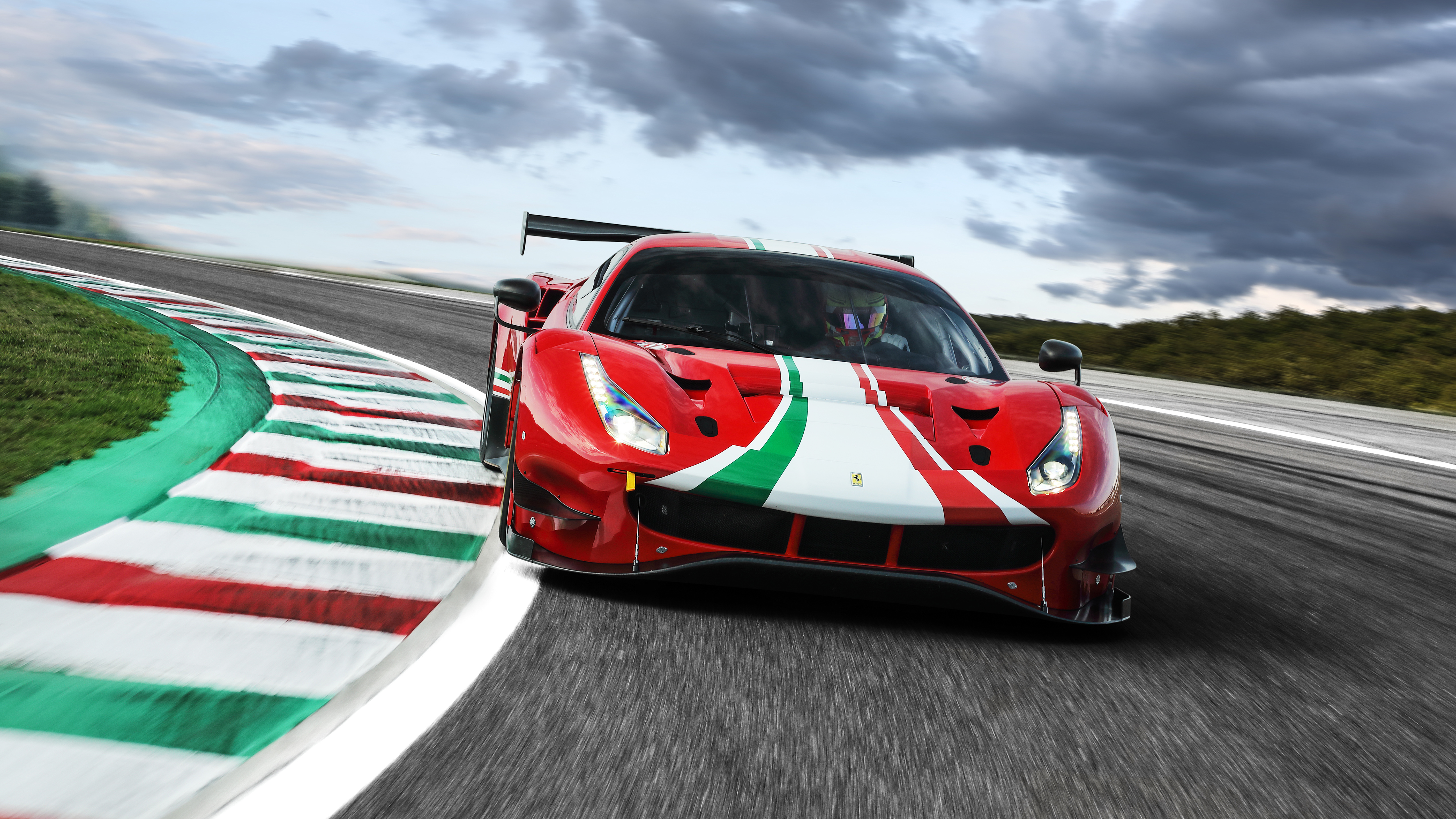 Ferrari 488 GT3 rossa pista, 5120x2880 Ultra HD, 4K TV