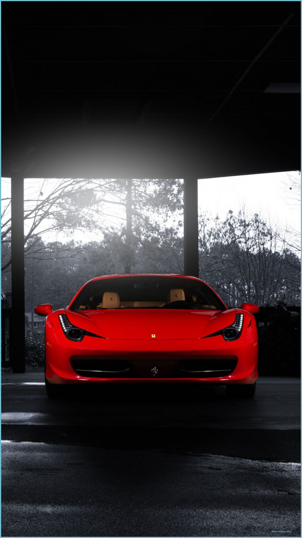 Ferrari rossa in garage, 1047x1862 Verticale, Telefono