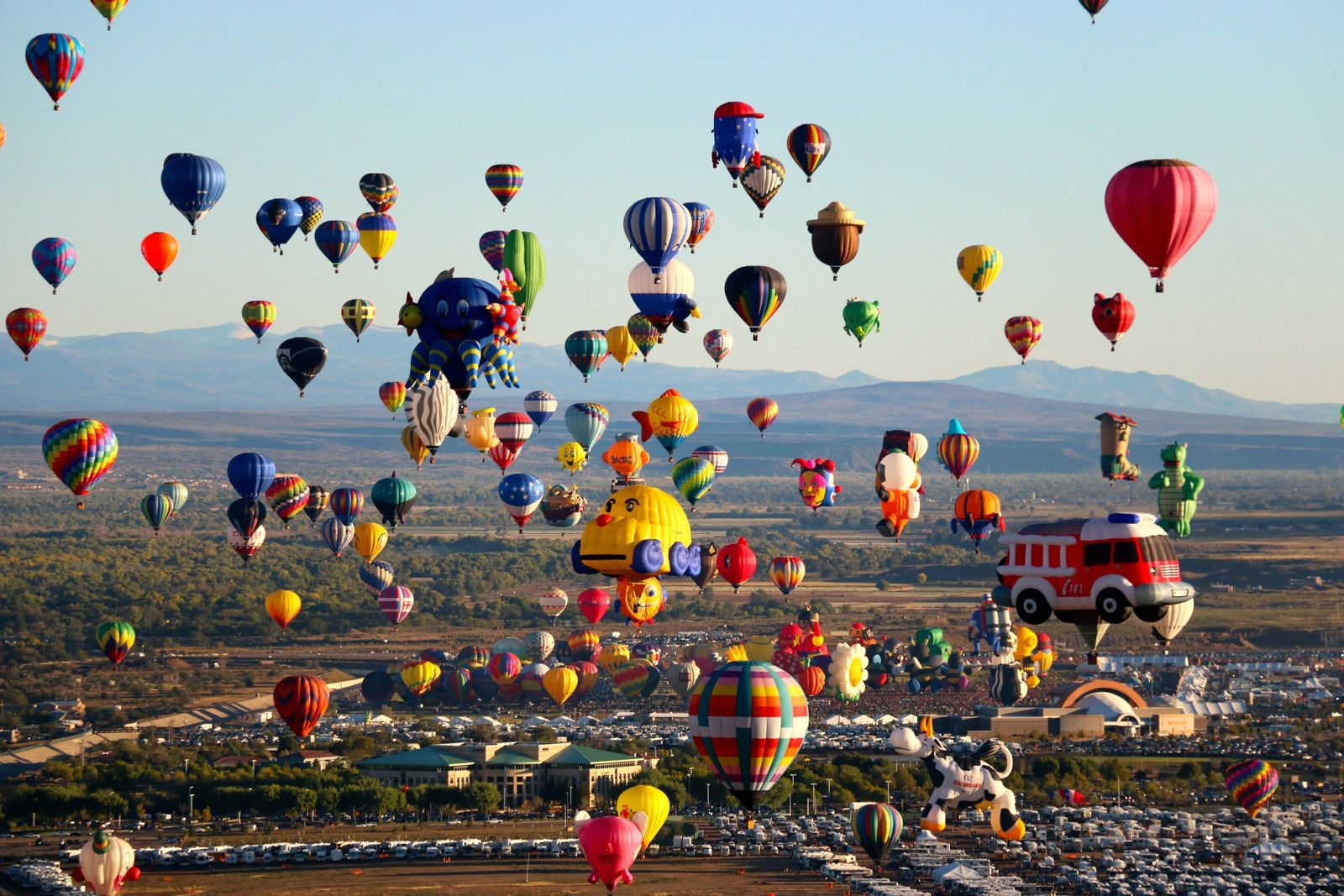 Mongolfiere colorate in volo, 1600x1067 HD Ready, Laptop