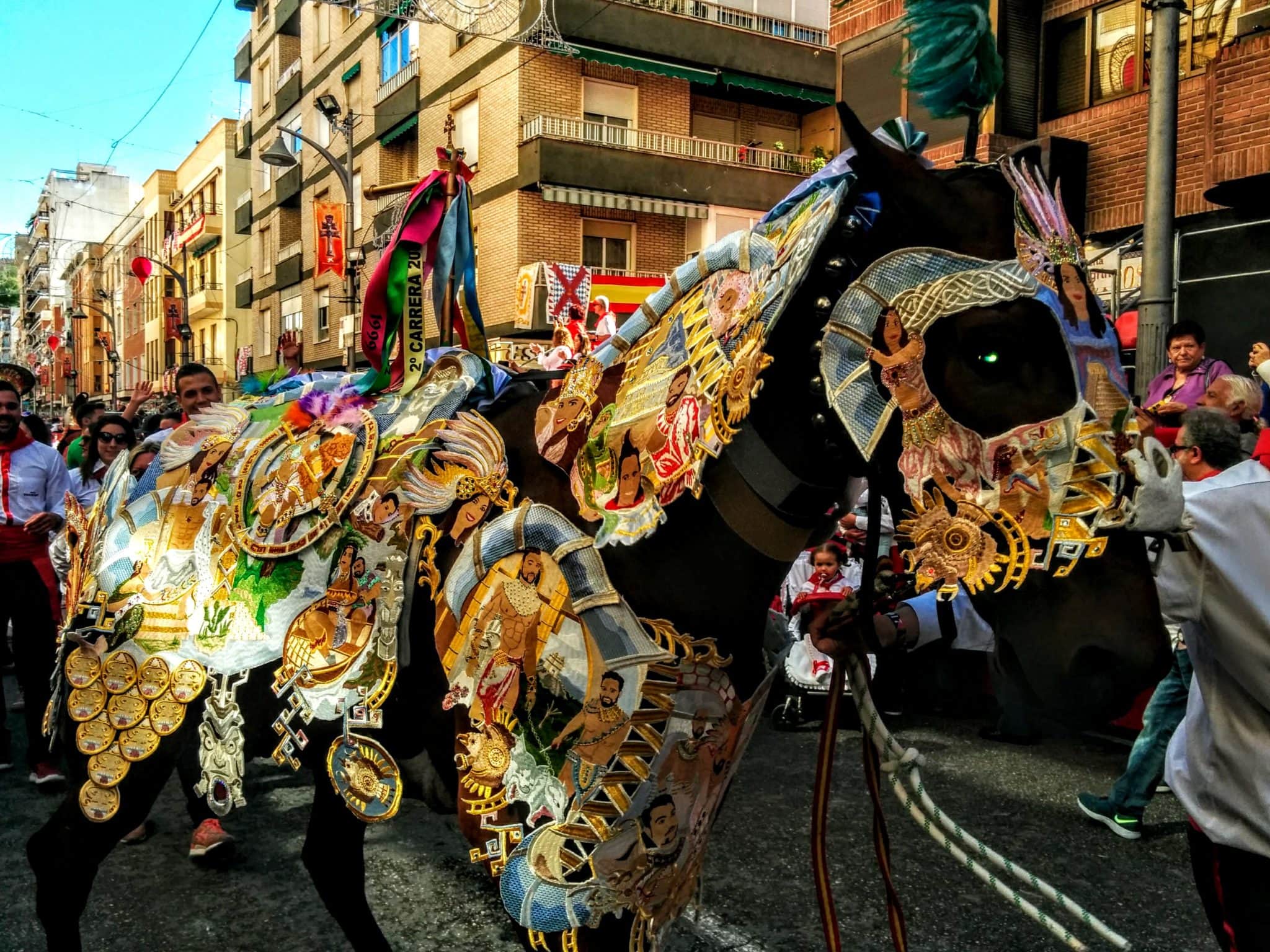 Cavalli decorati festival tradizionale, 2048x1536 2K, Desktop
