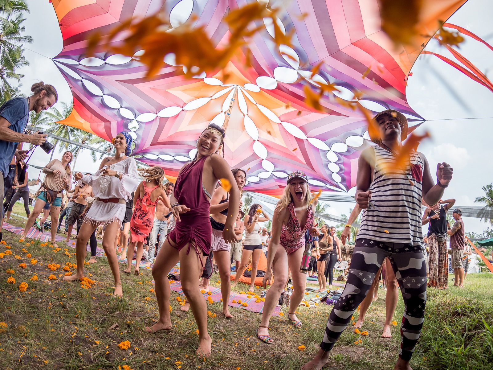 Festival balinese con decorazioni colorate, 1600x1200 HD, Desktop