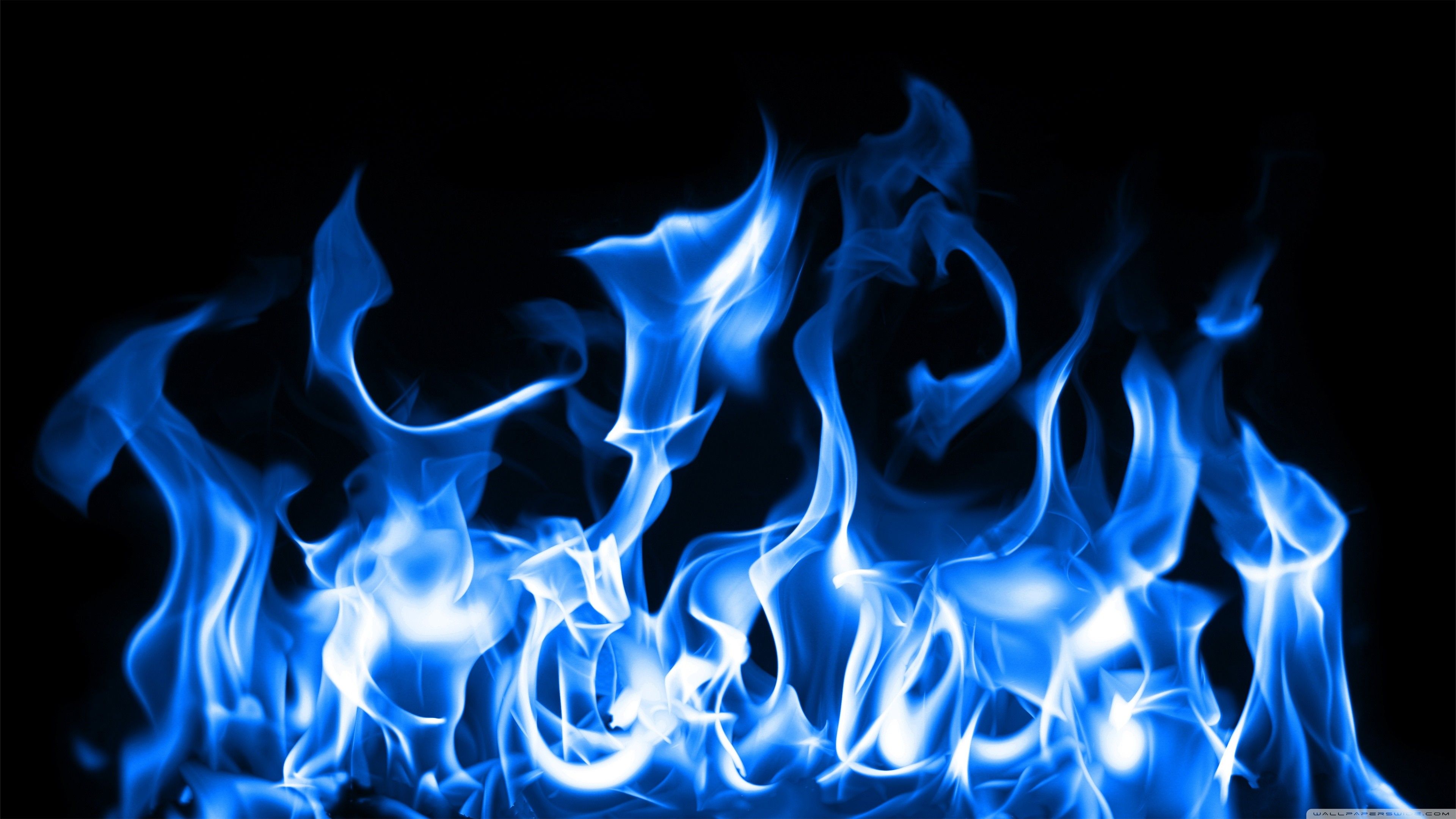 Fiamme blu su sfondo nero, 3840x2160 4K, Monitor 4K