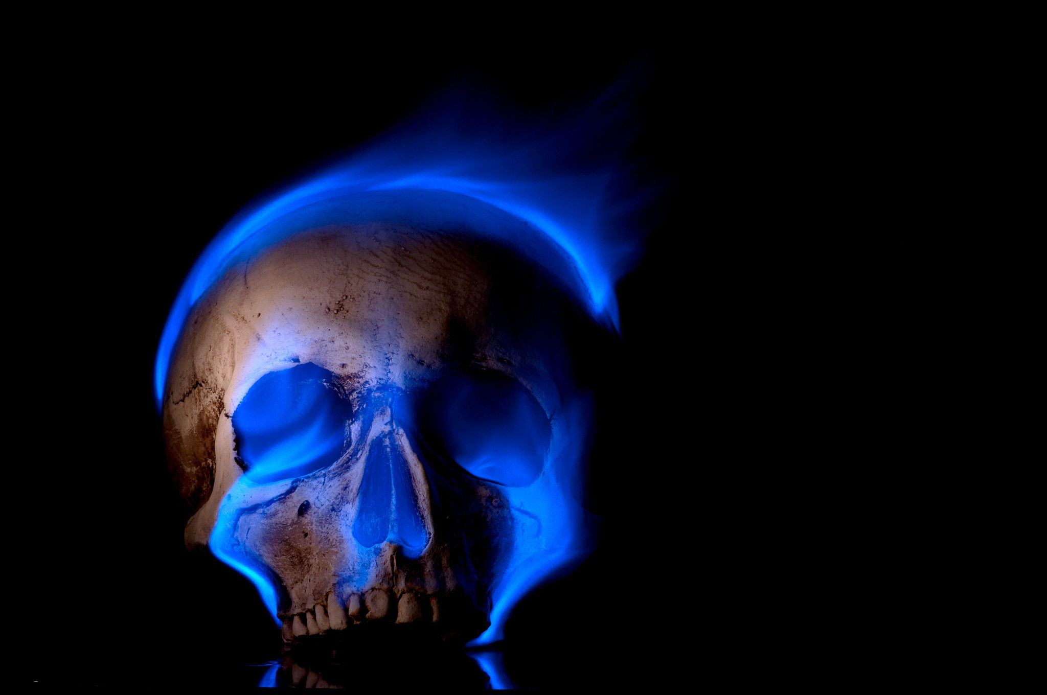 Teschio con fiamme blu, 2048x1360 Hi-Res, Laptop